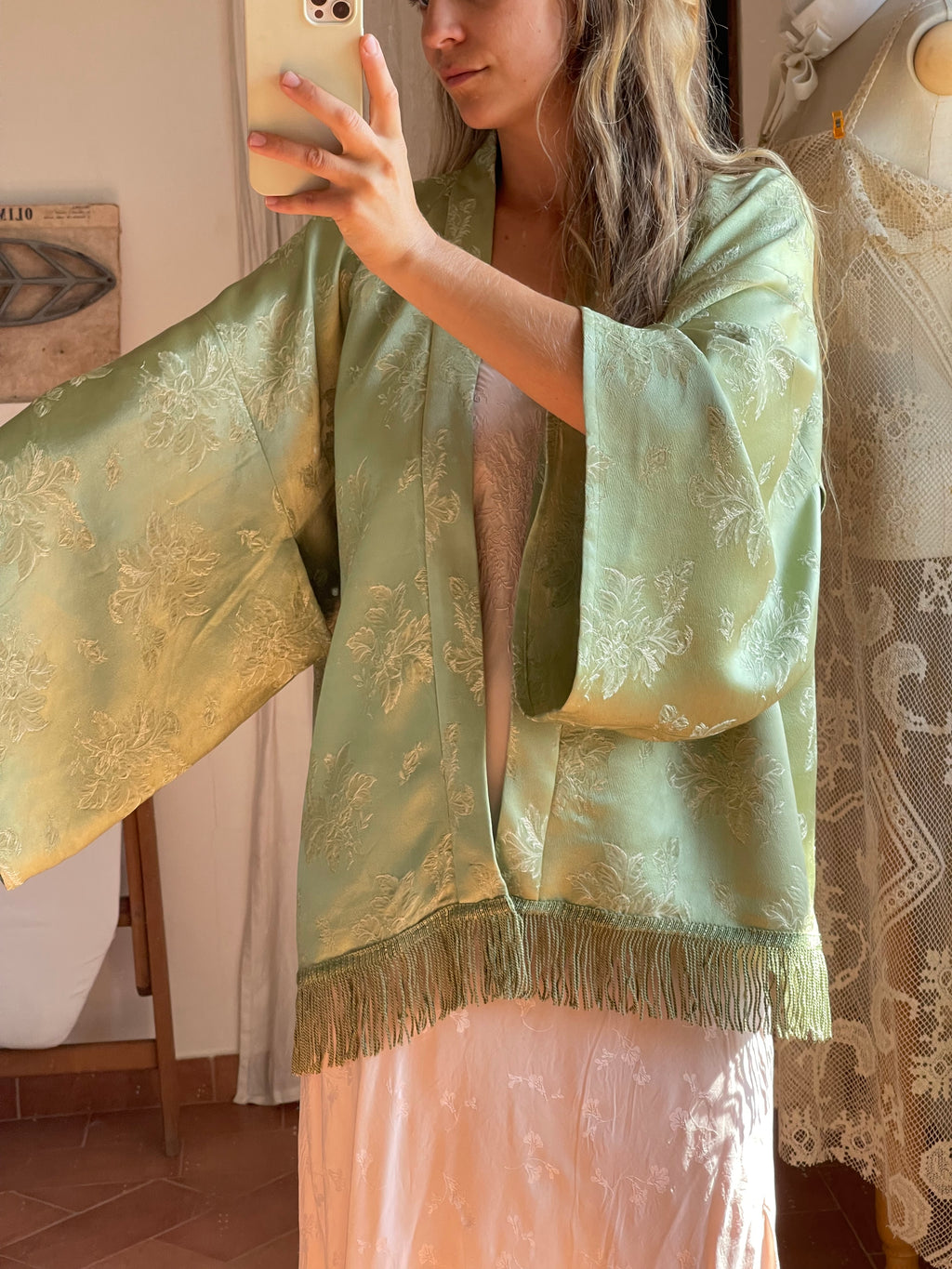 Kimono corto con frange verde