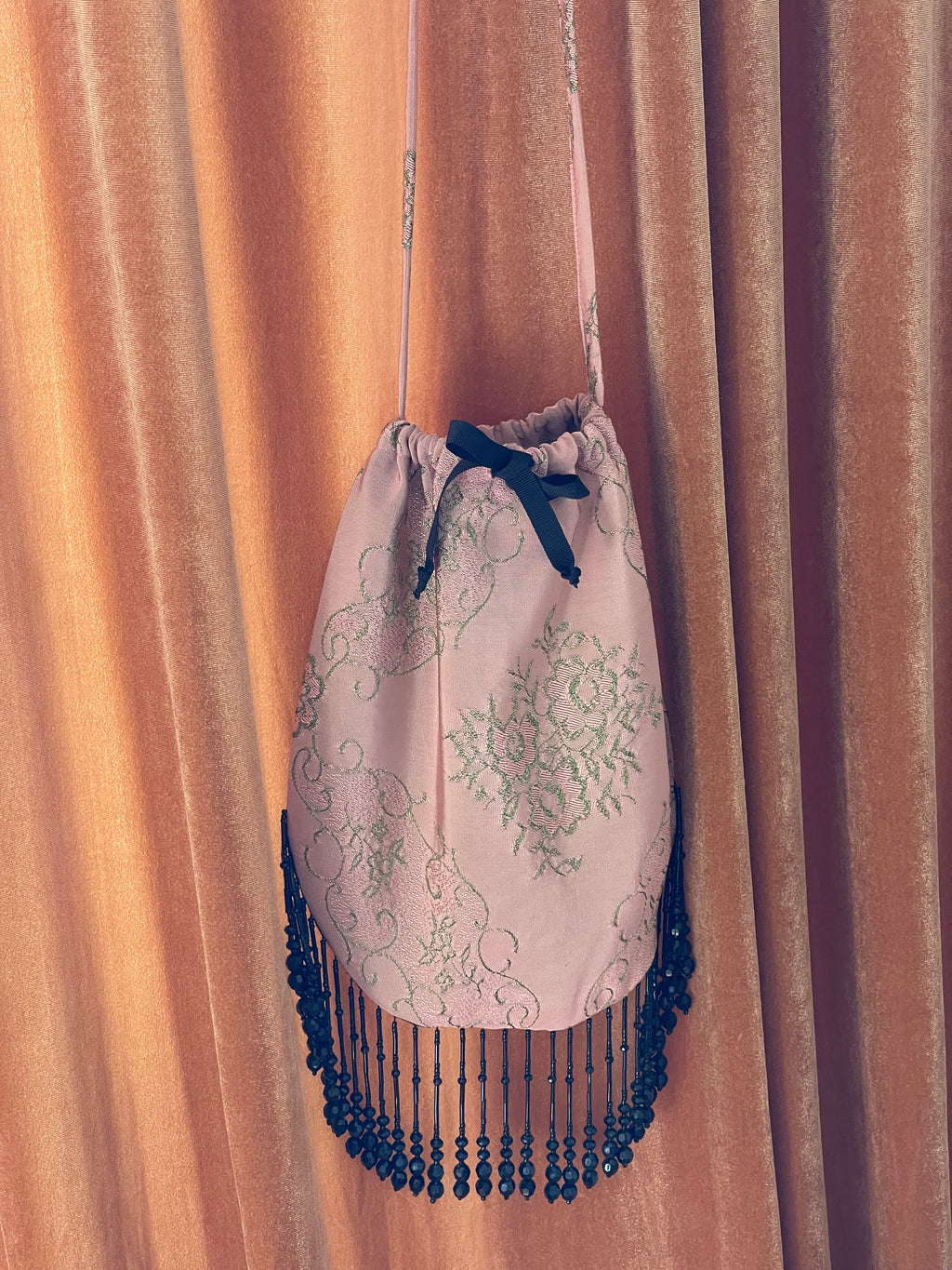 Borsina jacquard con frange perline