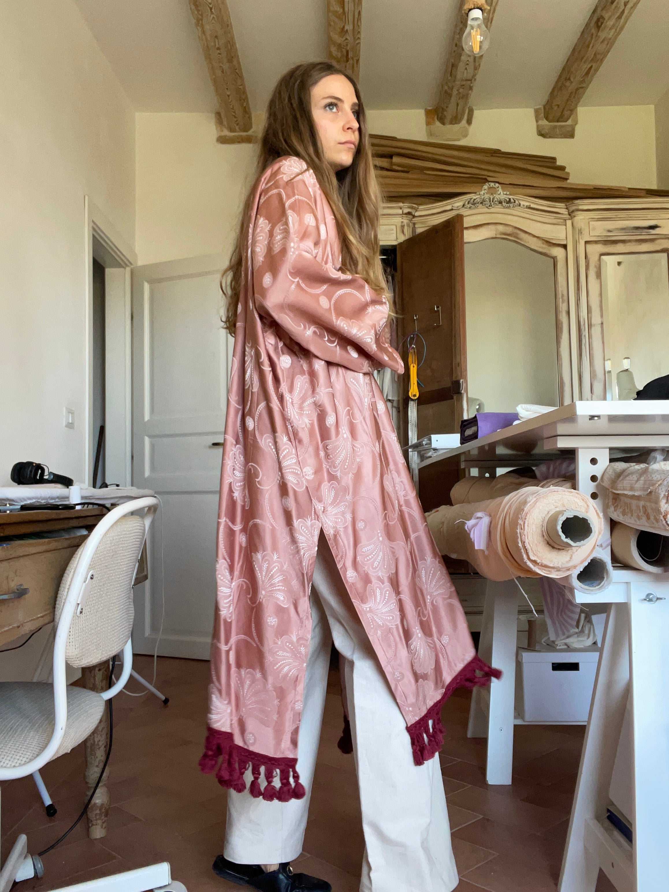Kimono color rosa con passamaneria