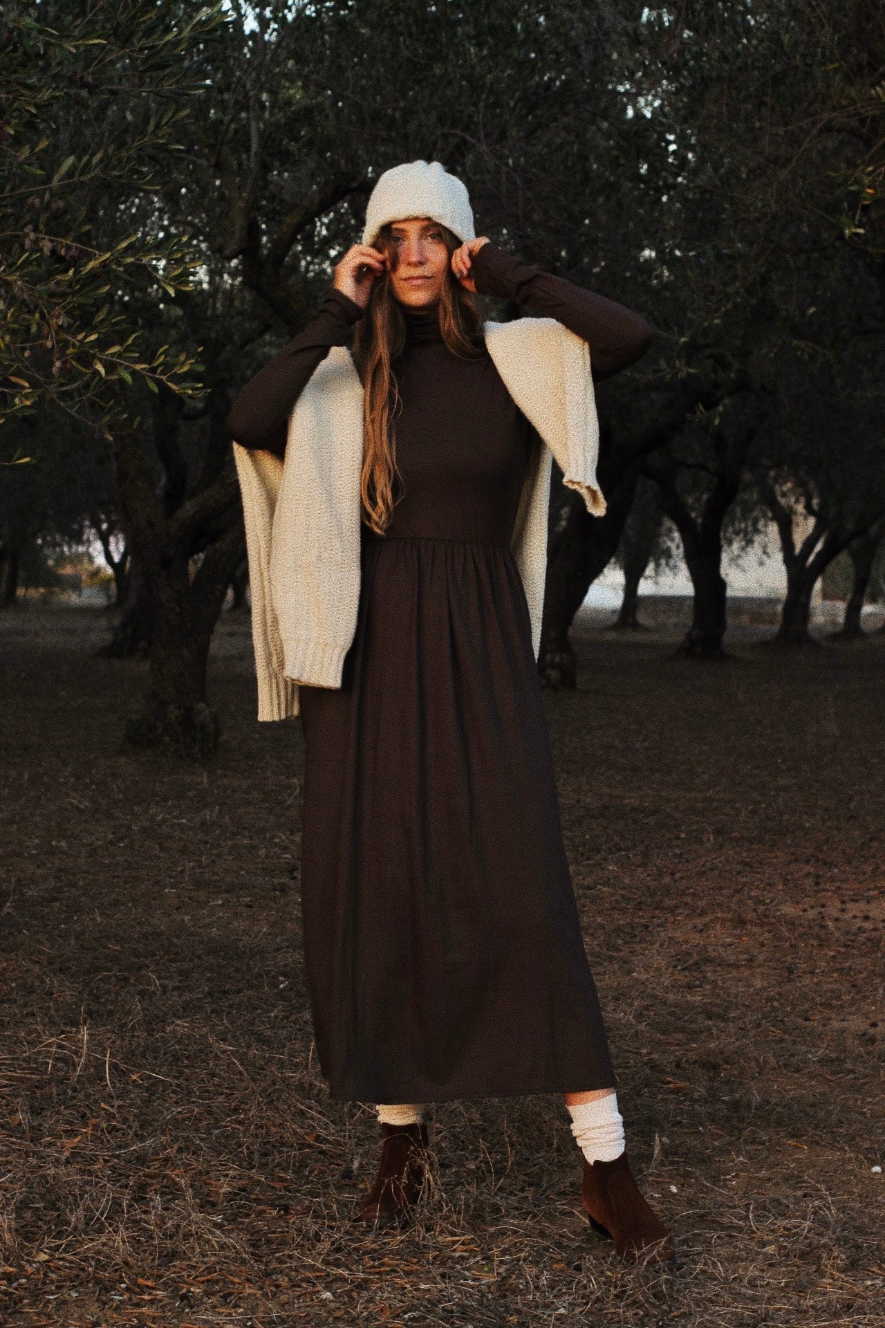 Vestito con collo alto