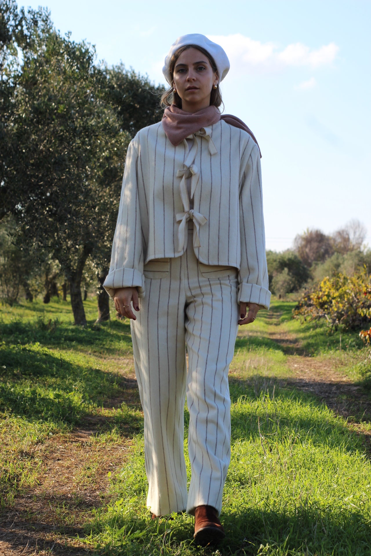 Giacchina con fiocchi in lana