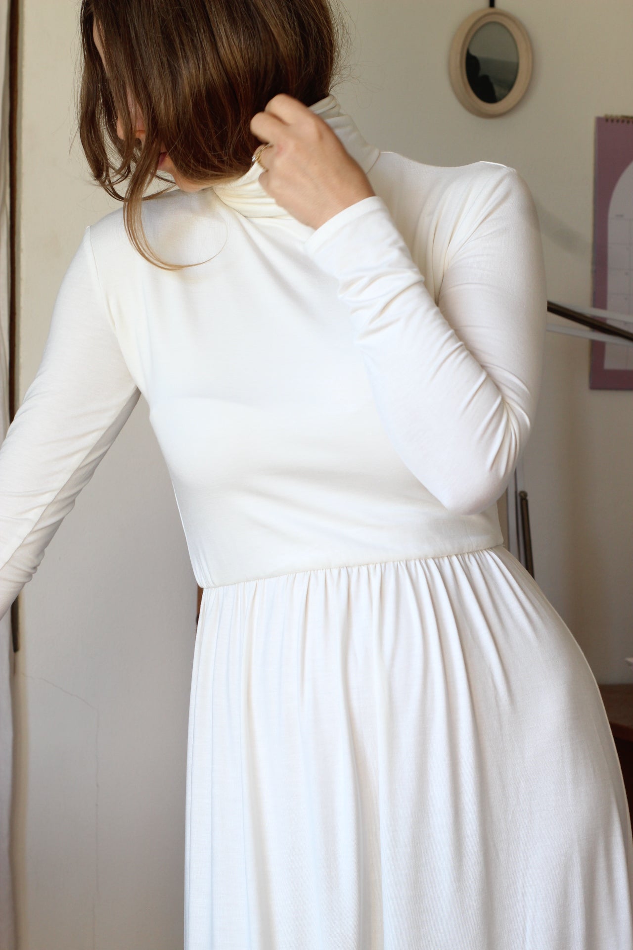 Vestito con collo alto