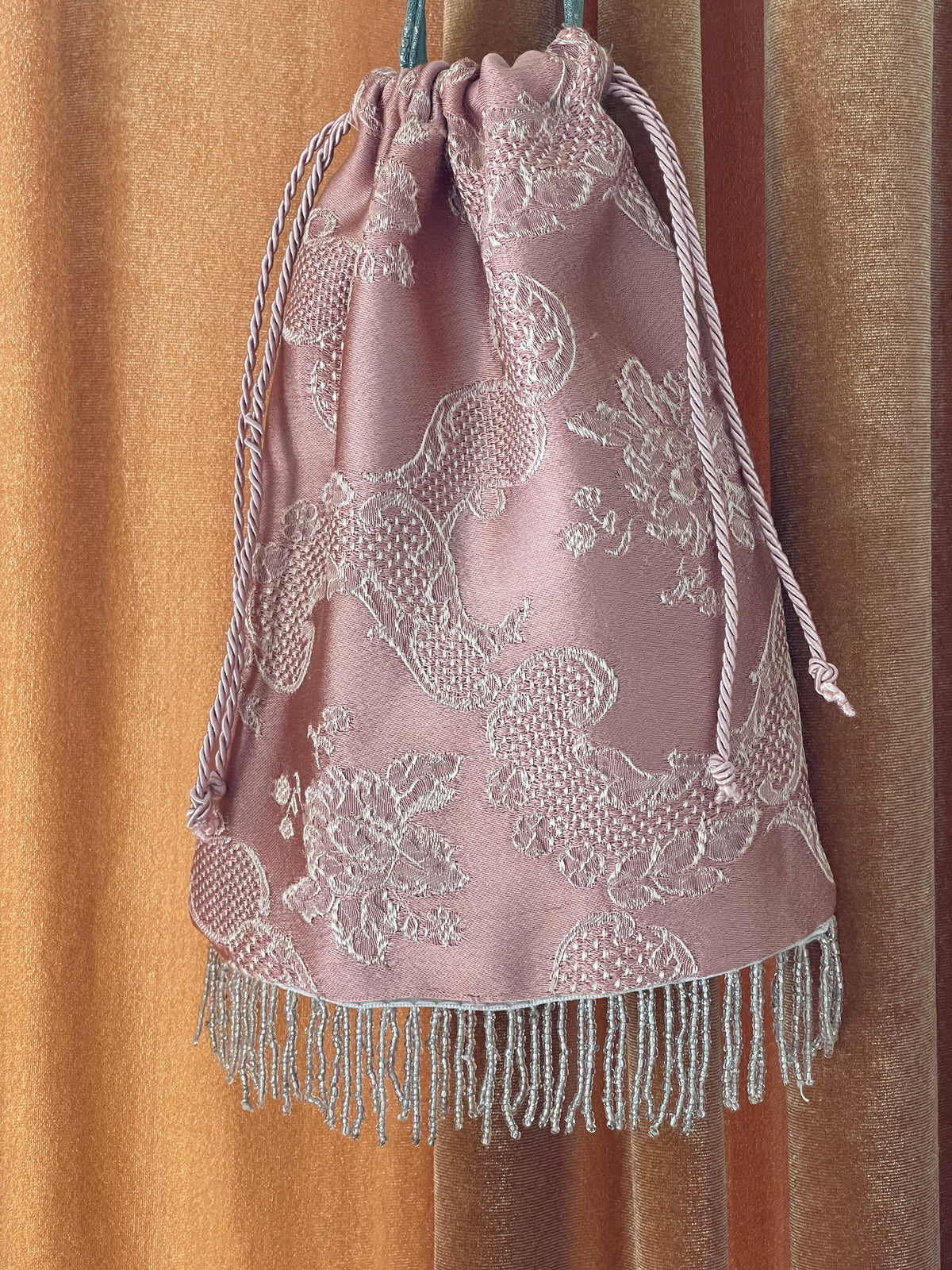 Borsina jacquard con frange perline