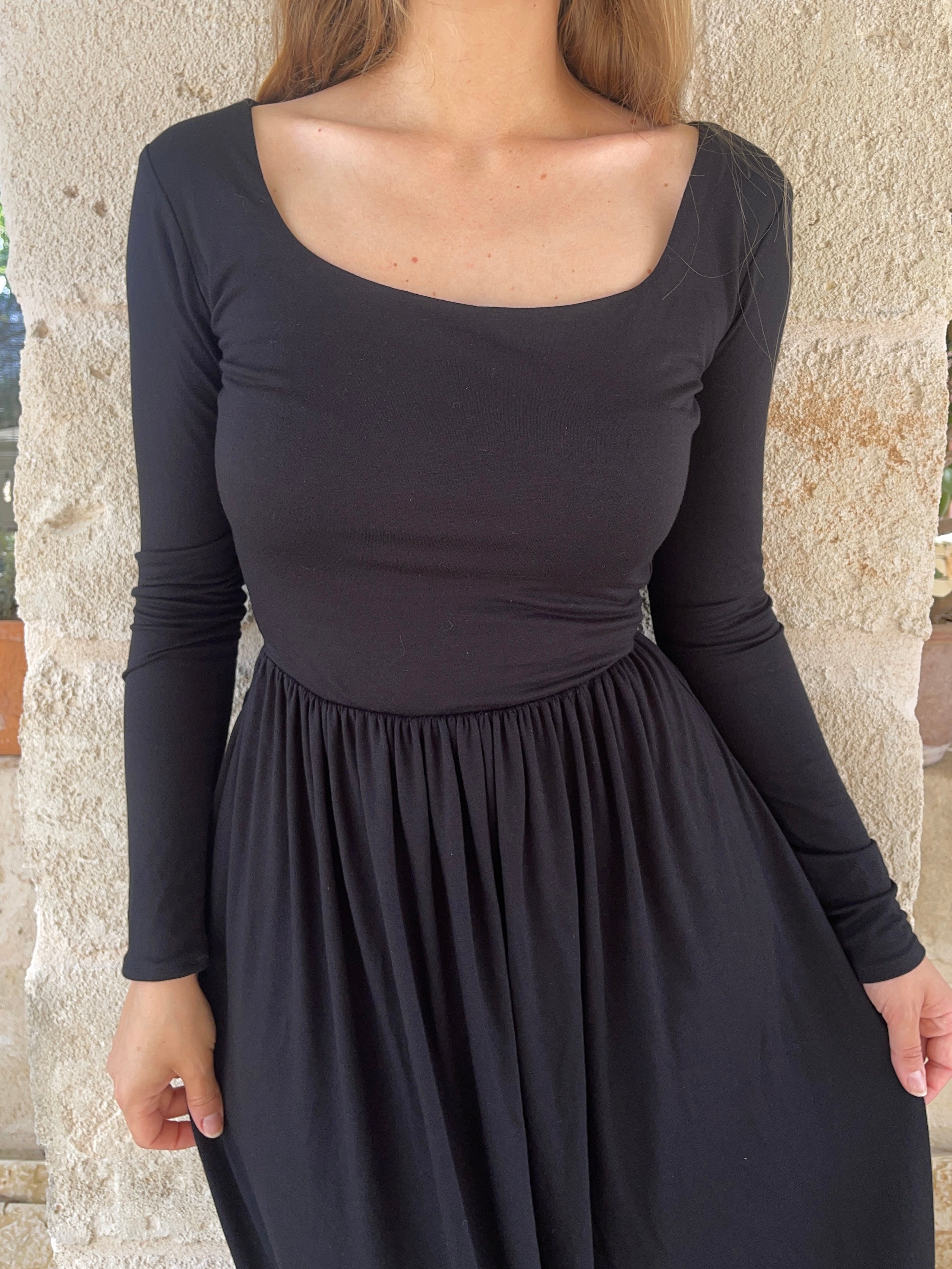 Vestito con collo alto
