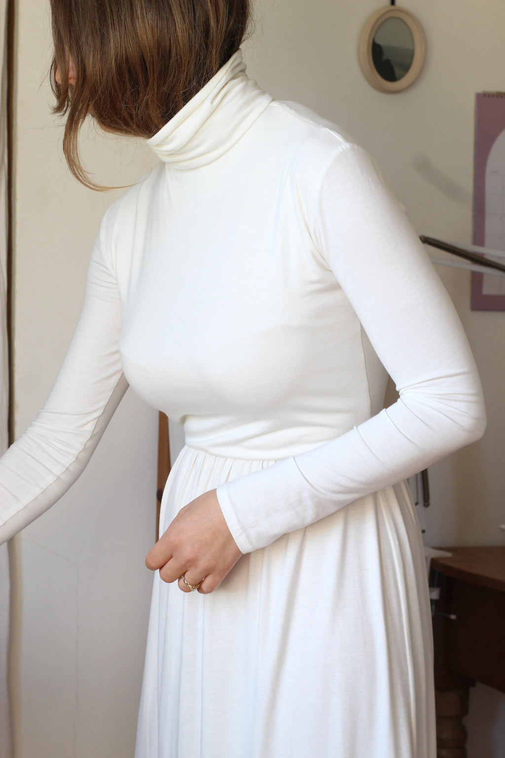 Vestito con collo alto