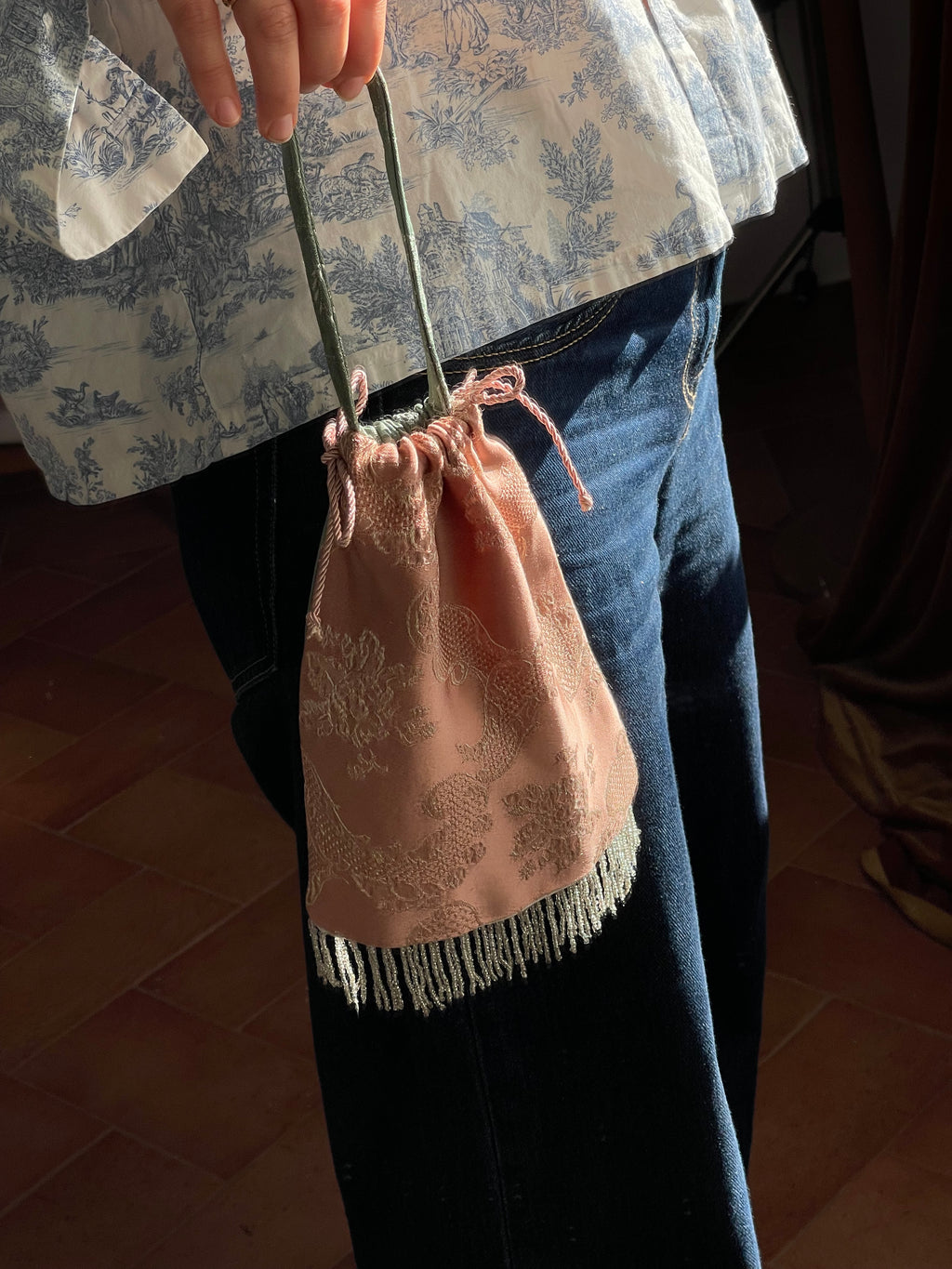 Borsina jacquard con frange perline