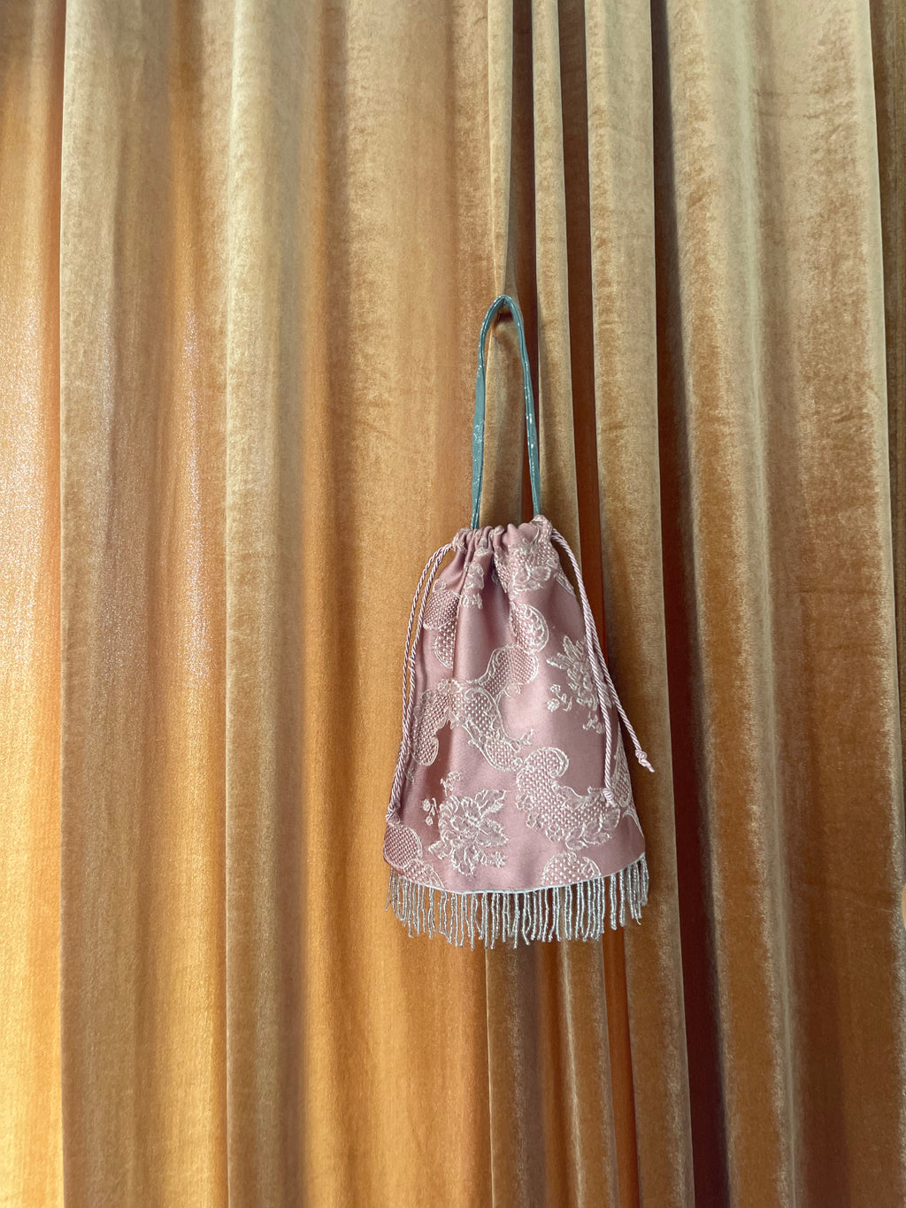 Borsina jacquard con frange perline