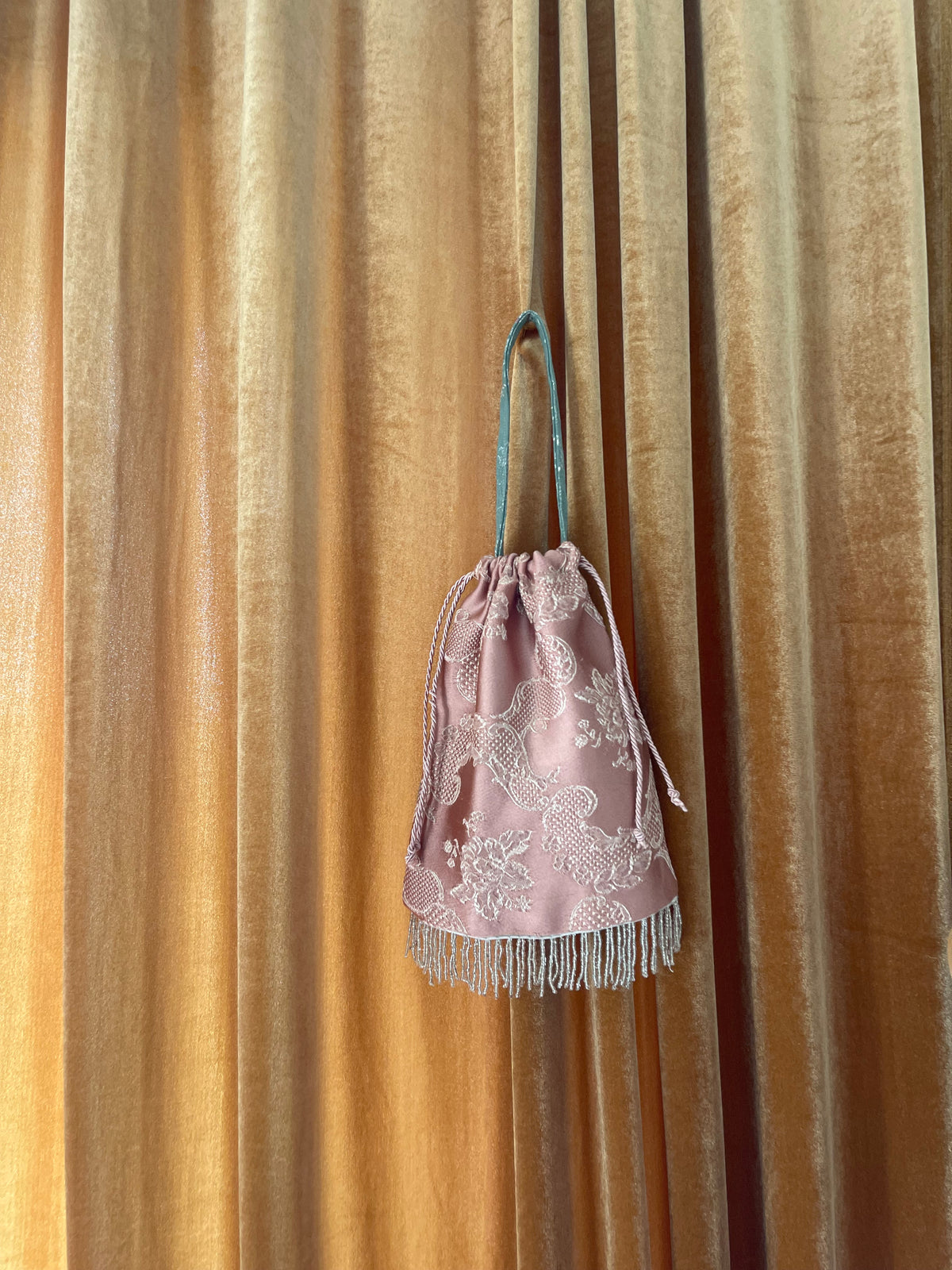 Borsina jacquard con frange perline