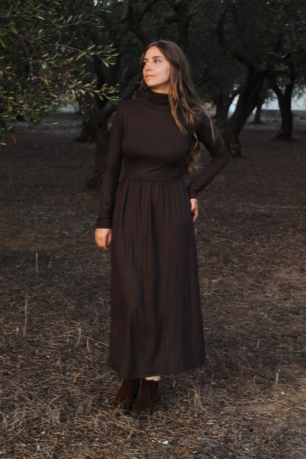 Vestito con collo alto
