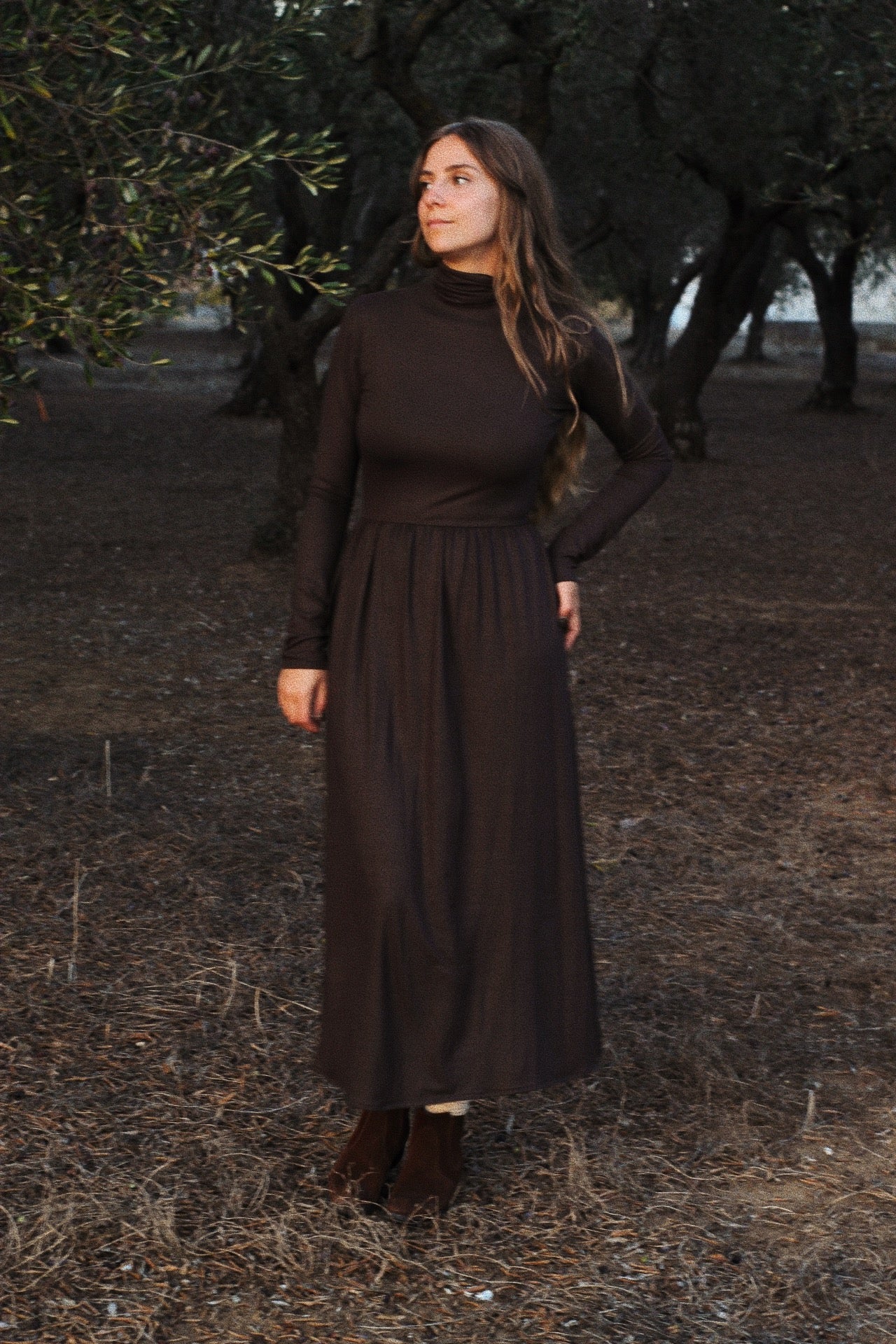 Vestito con collo alto