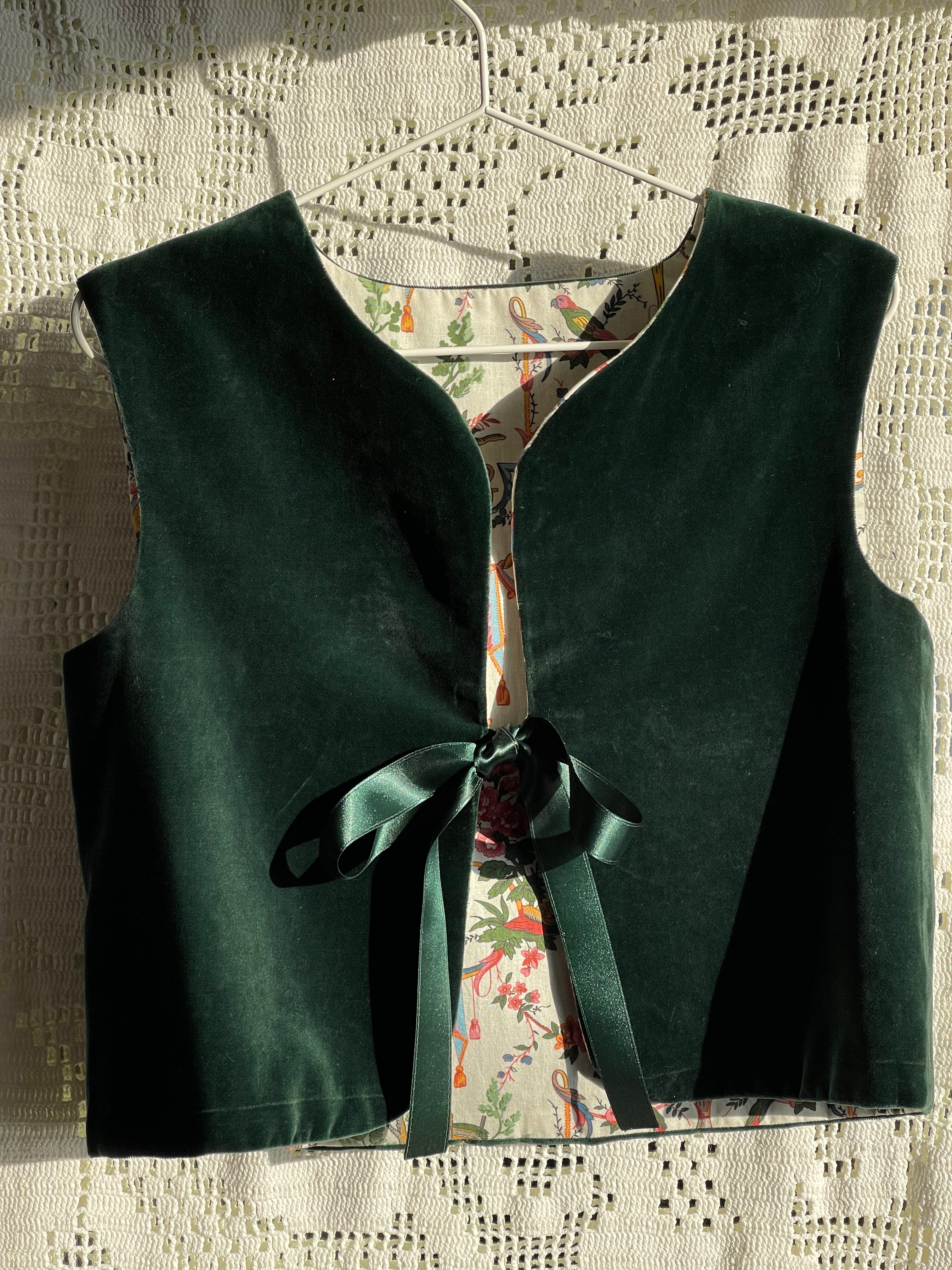 Gilet velluto verde e toile de jouy