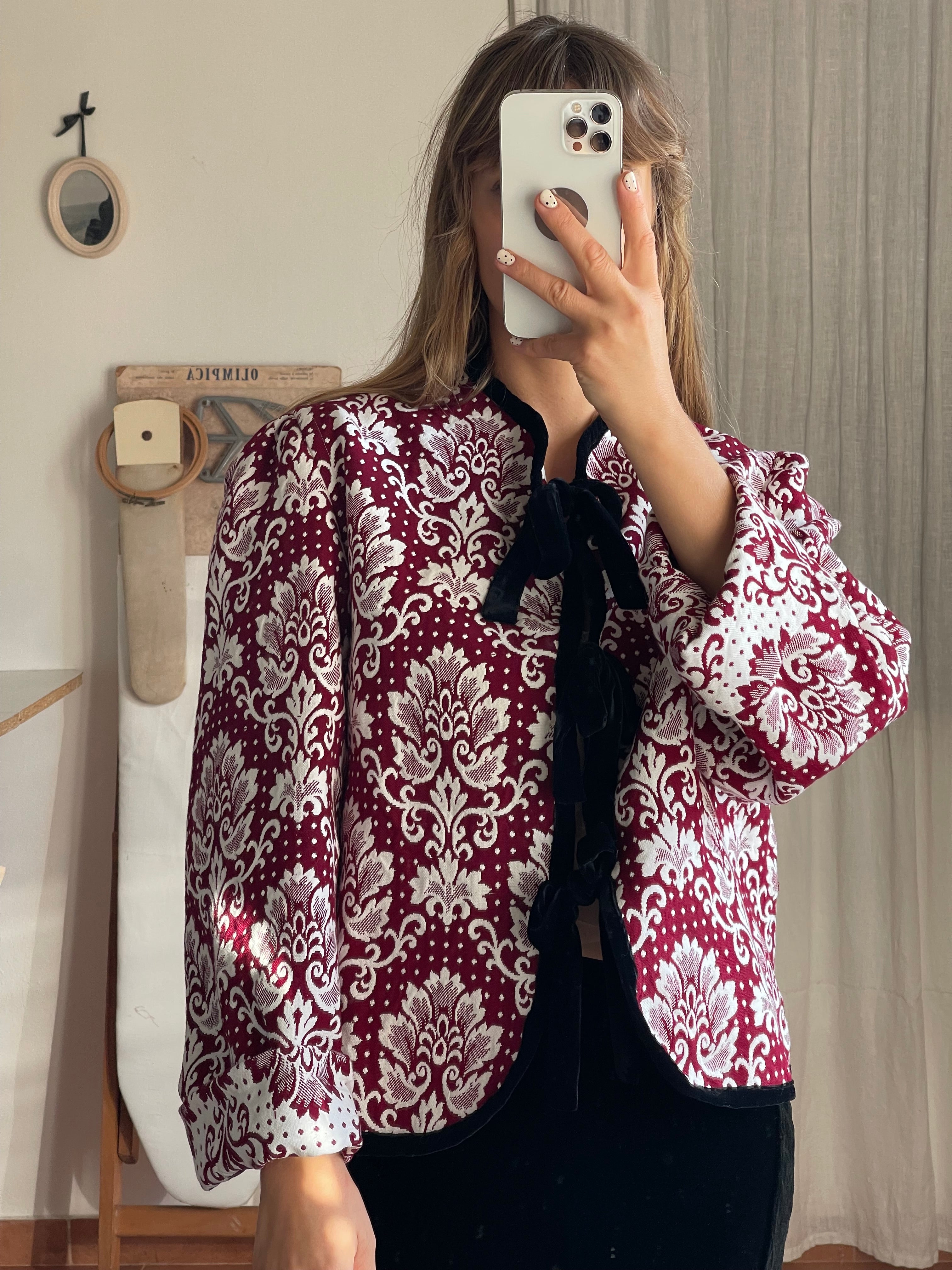 Giacchina con fiocchi jacquard