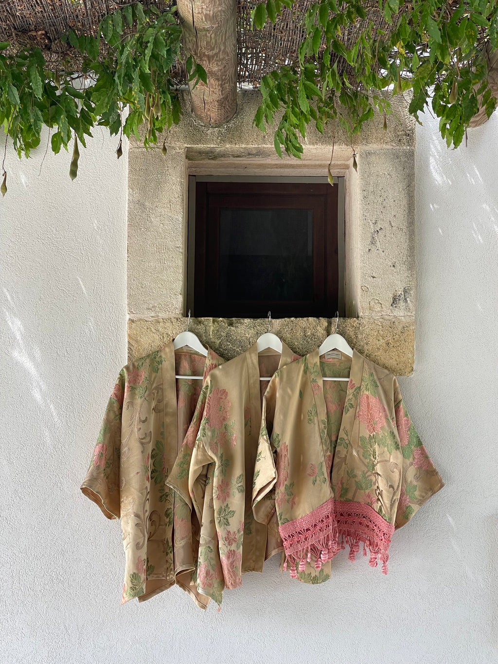 Kimono corto con passamaneria