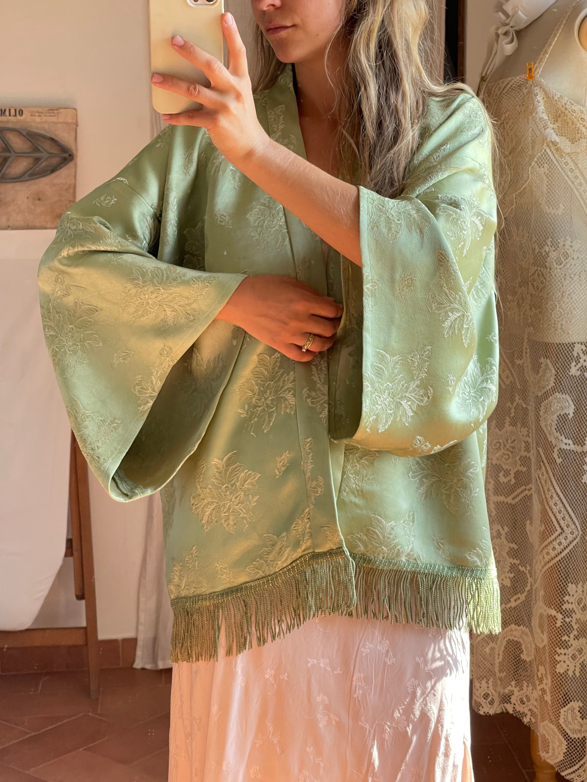 Kimono corto con frange verde