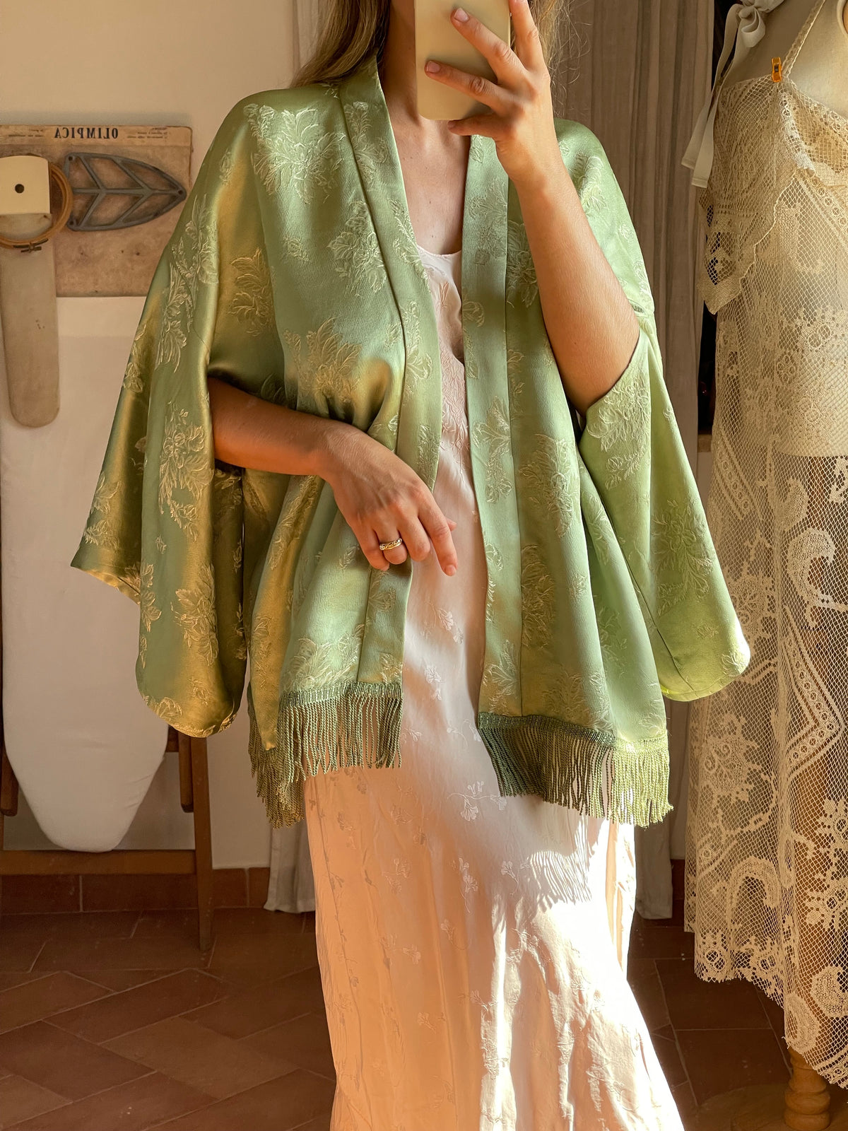 Kimono corto con frange verde