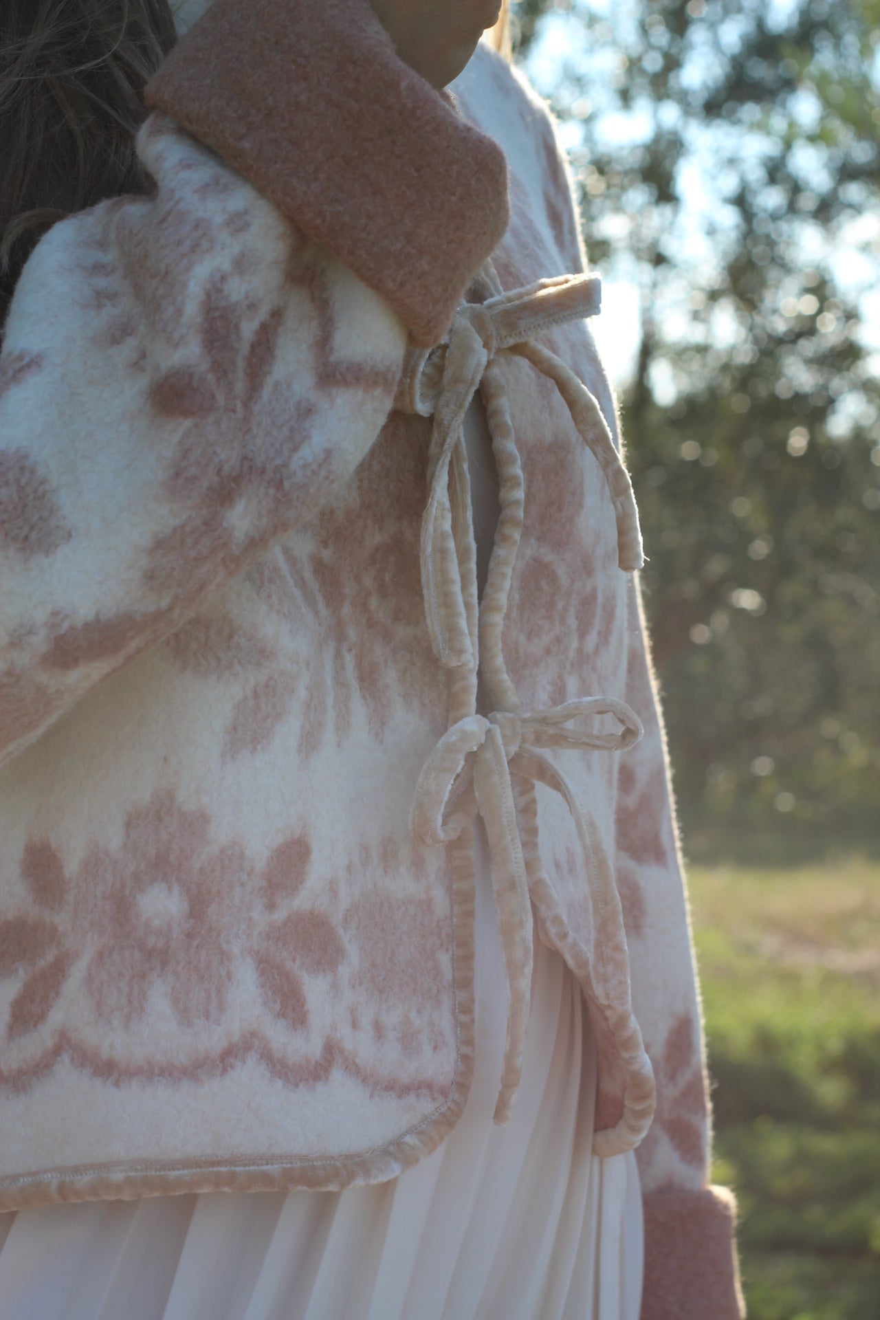 Giacchina con fiocchi lana rosa vintage