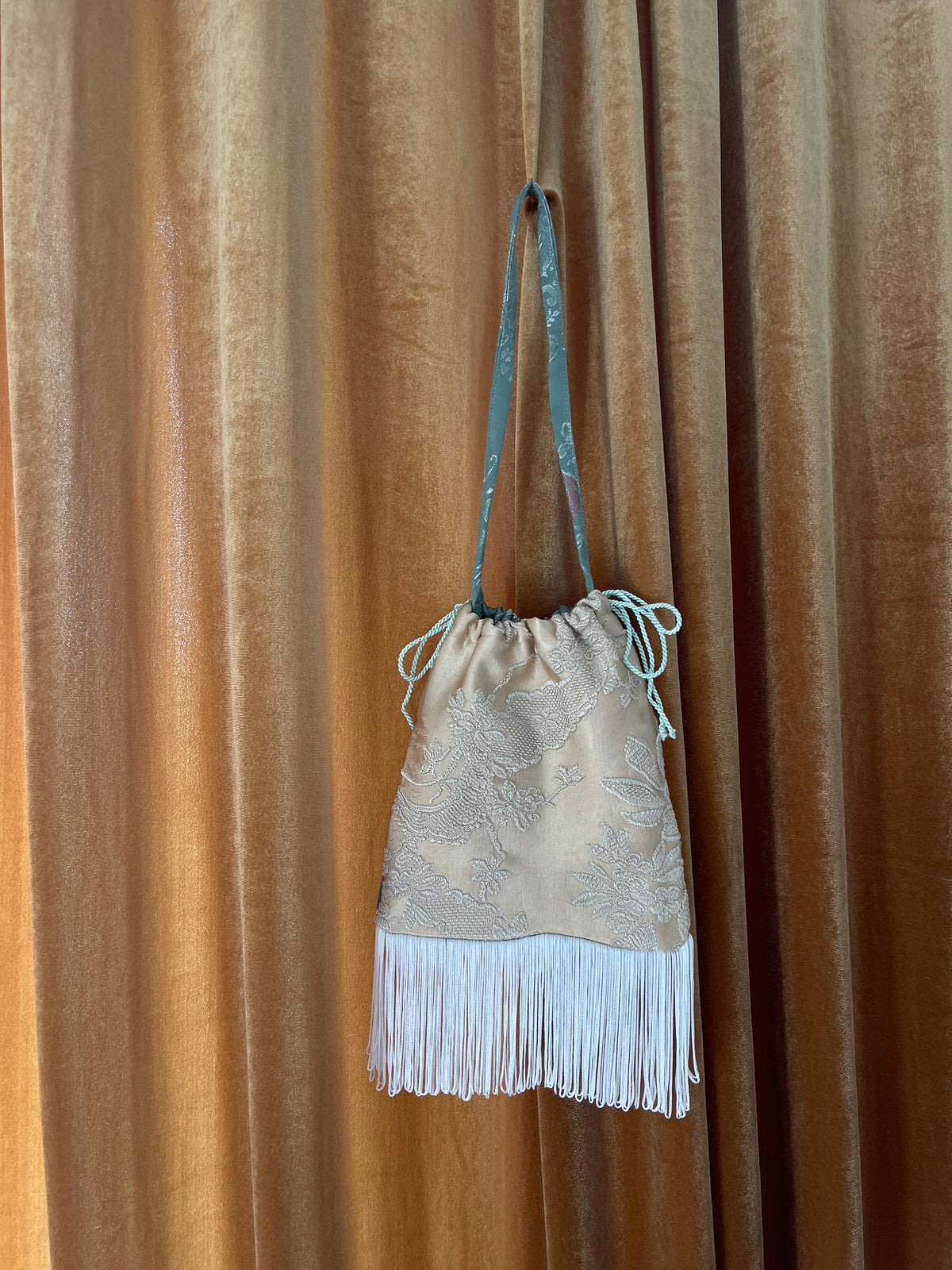 Borsina jacquard vintage con frange