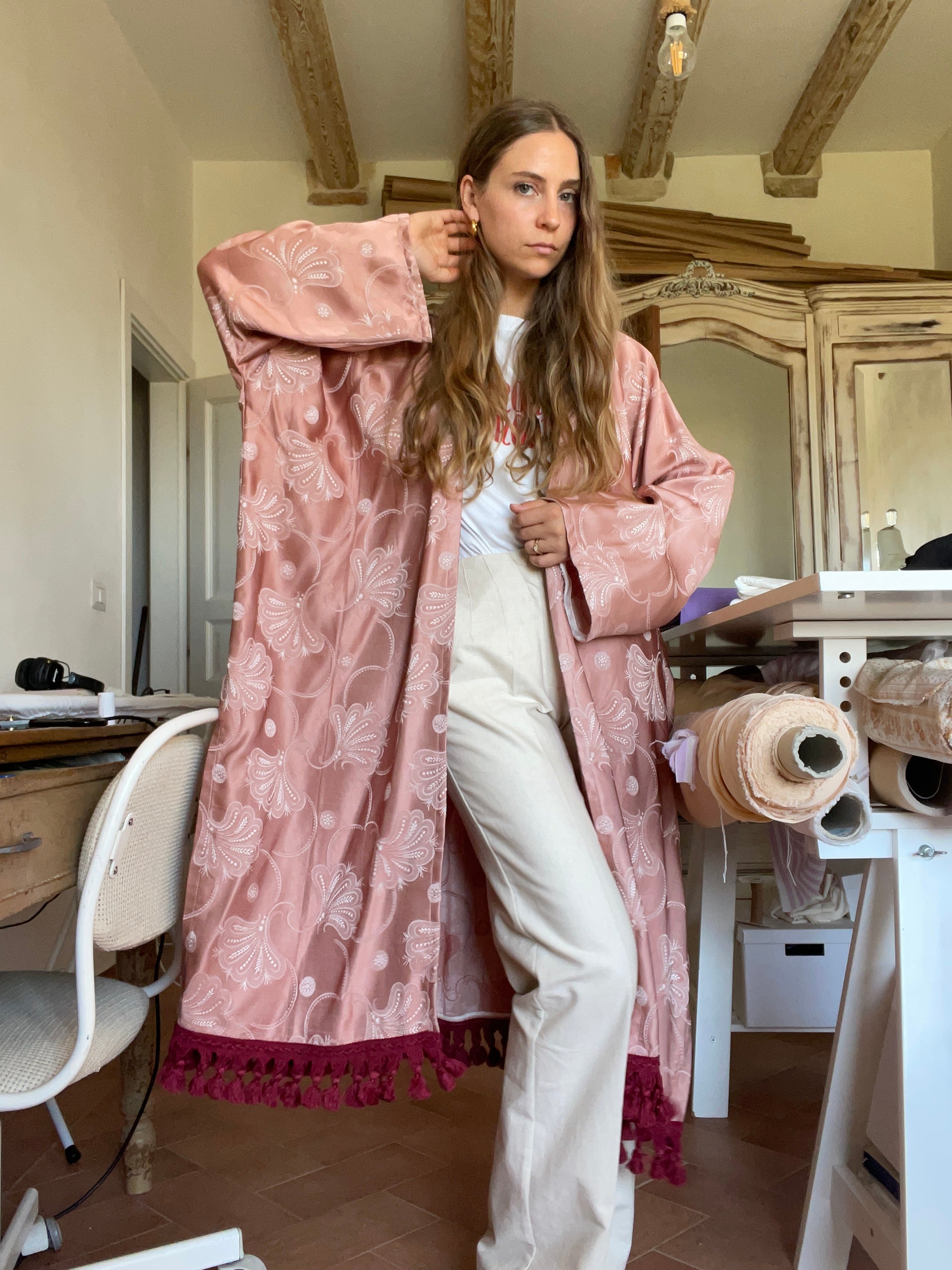Kimono color rosa con passamaneria