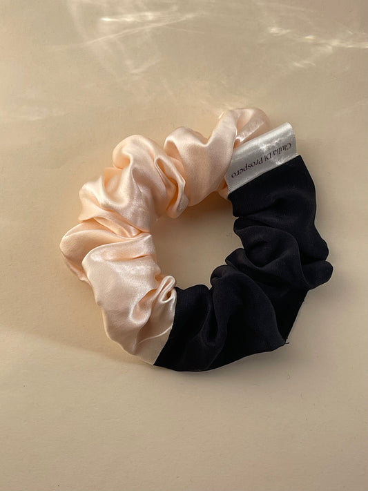 Medium Scrunchie seta bicolore