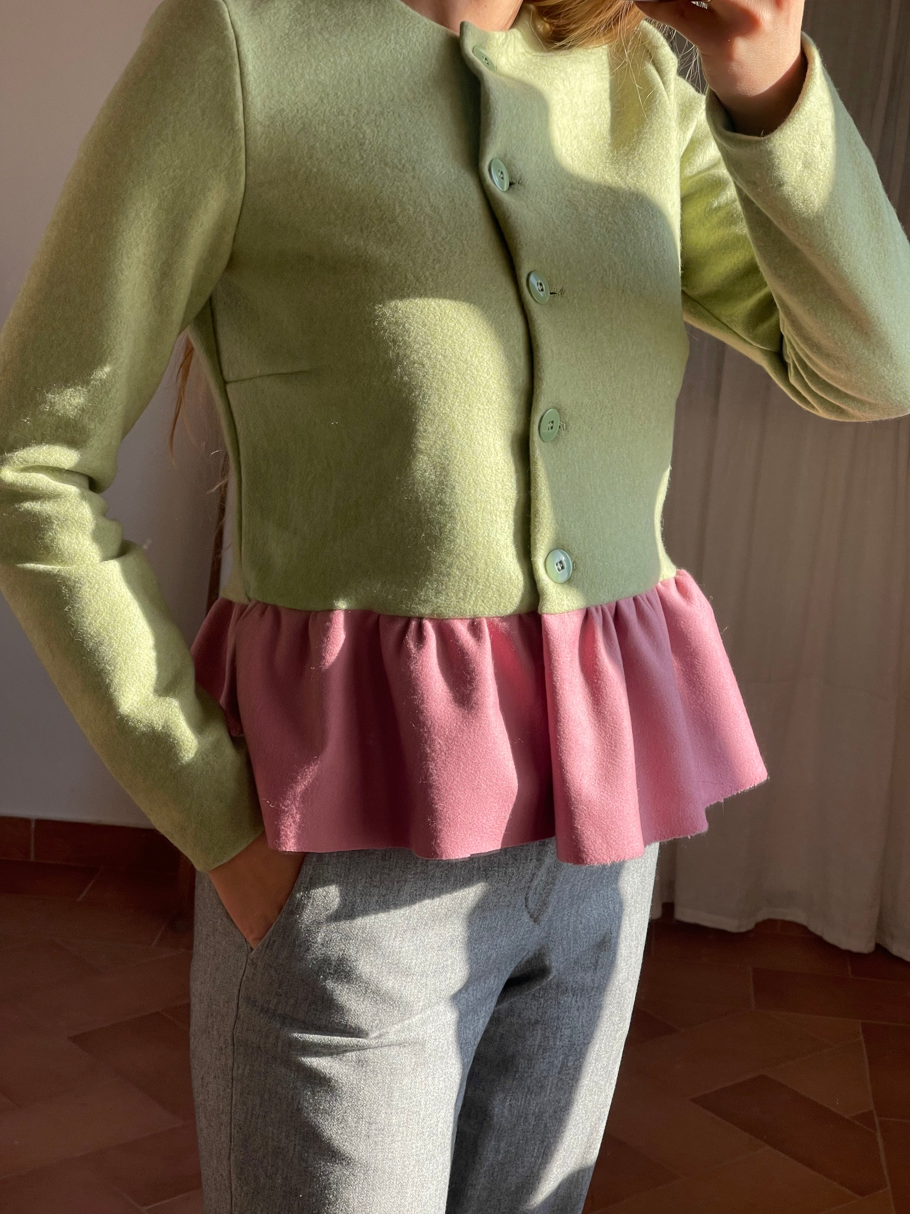 Giacchina con baschina pistacchio e rosa