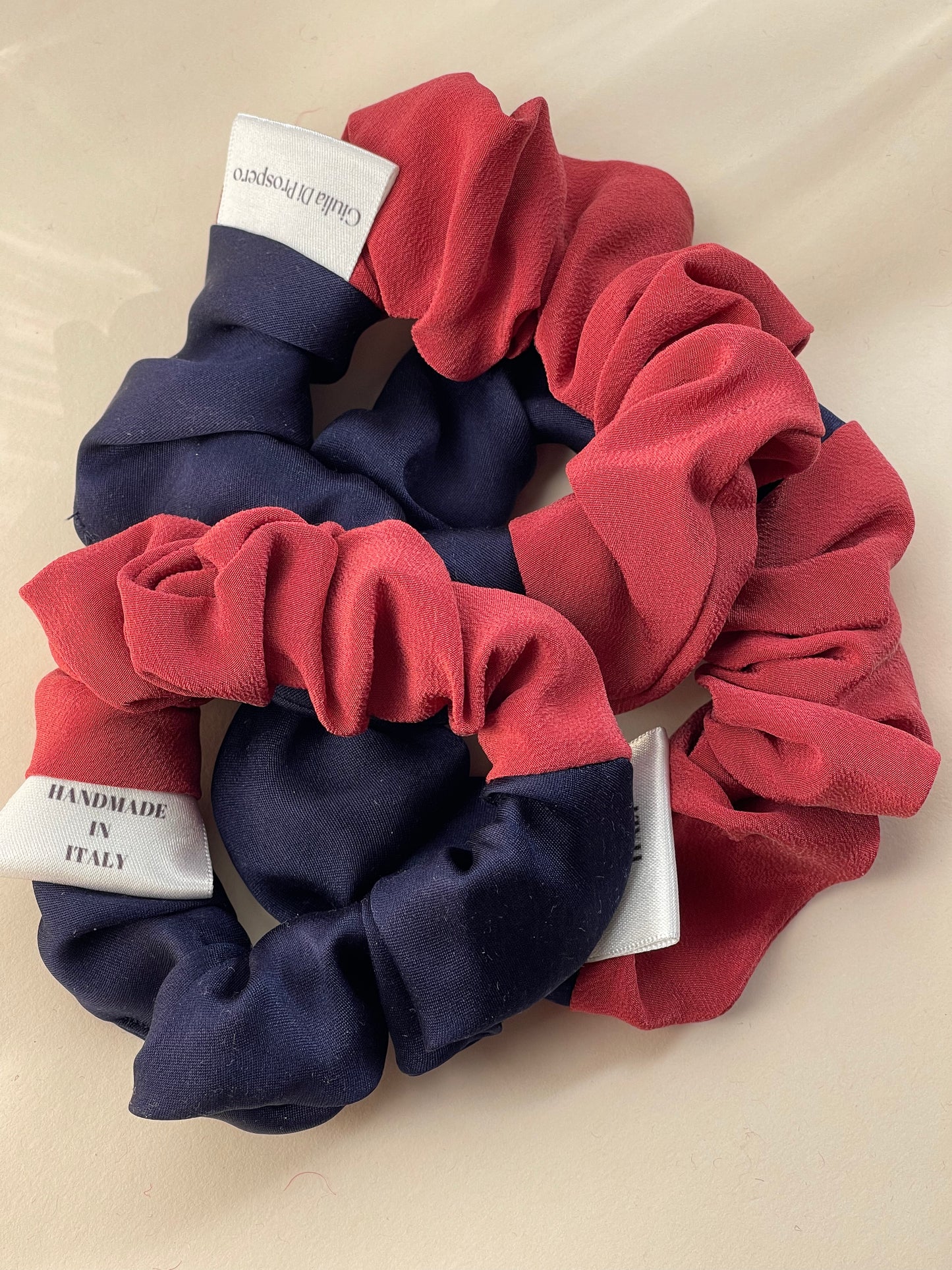 Medium Scrunchie seta bicolore