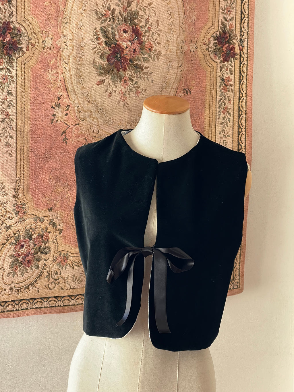 Gilet velluto nero e toile de jouy