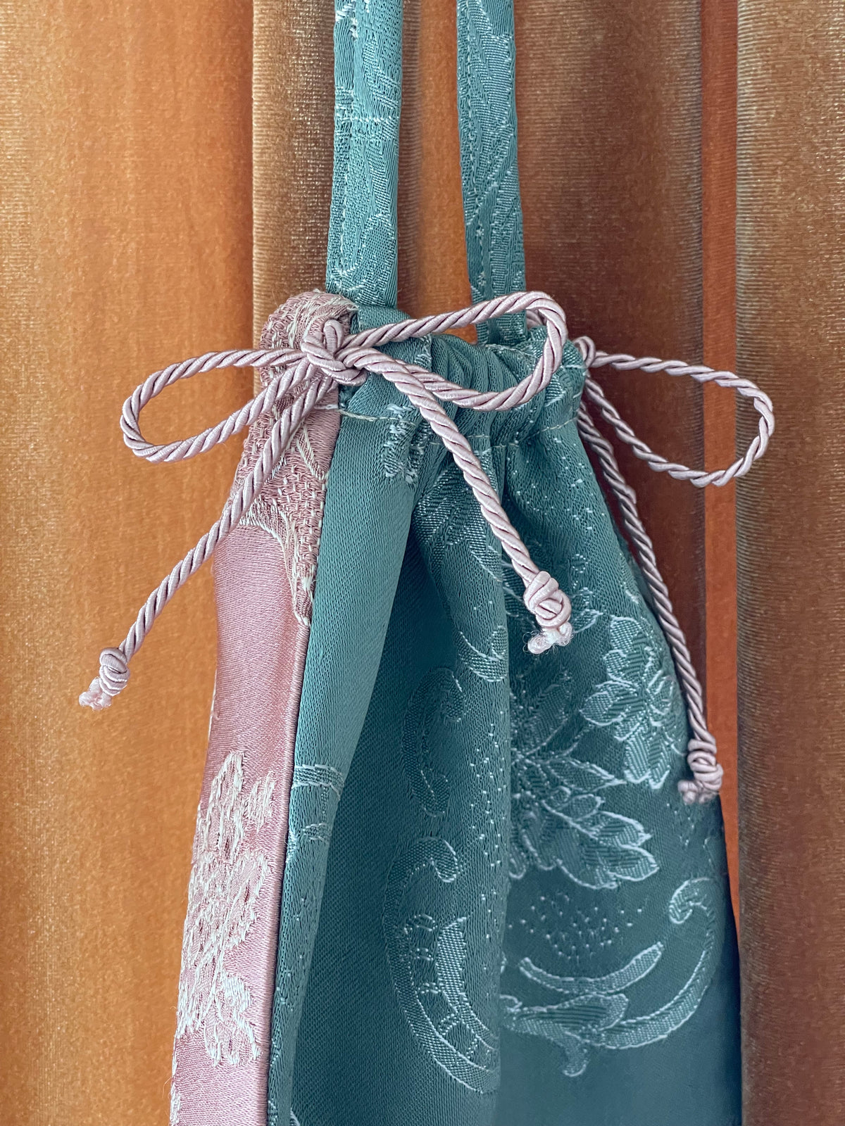 Borsina jacquard con frange perline