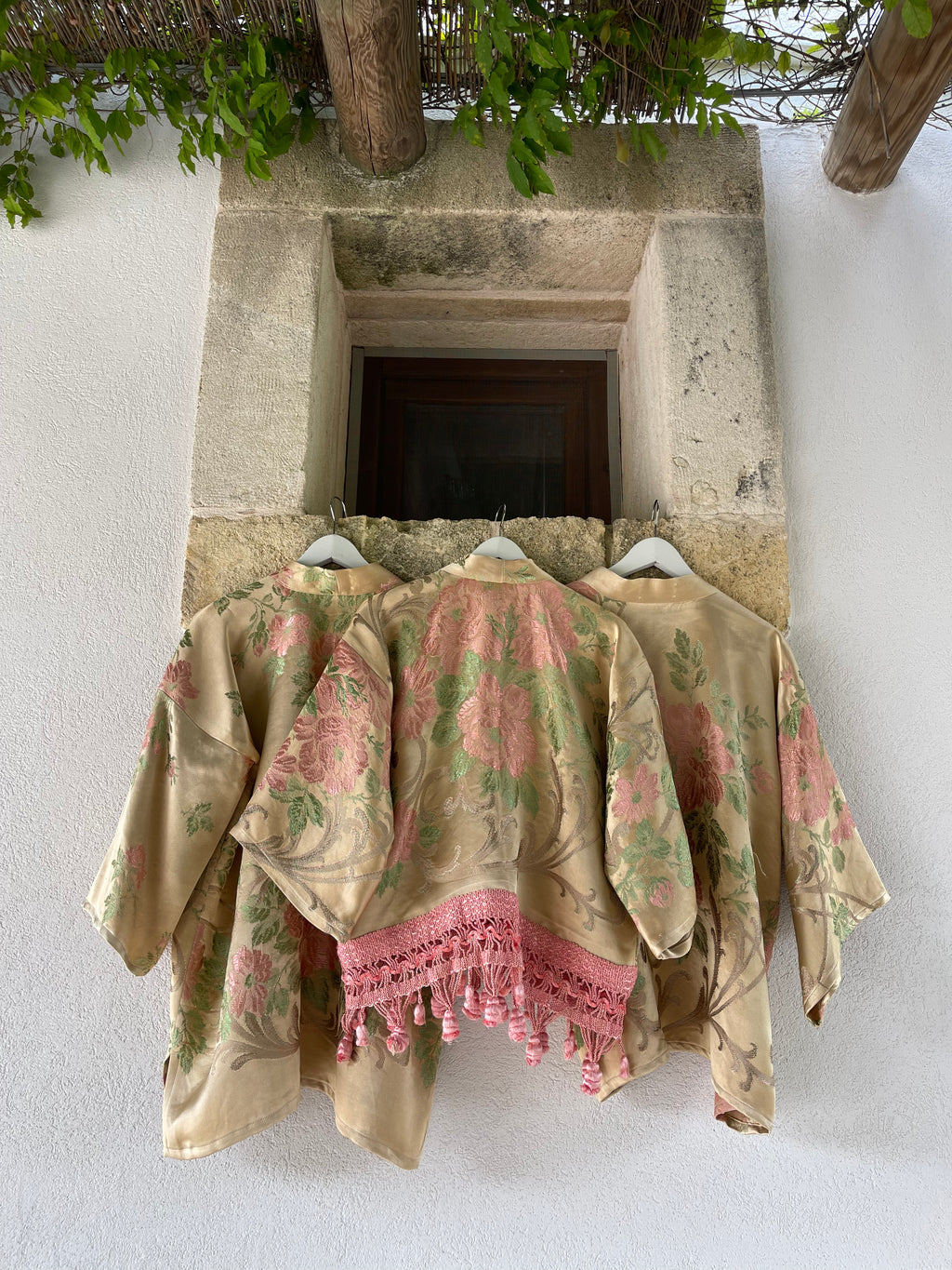 Kimono corto con passamaneria