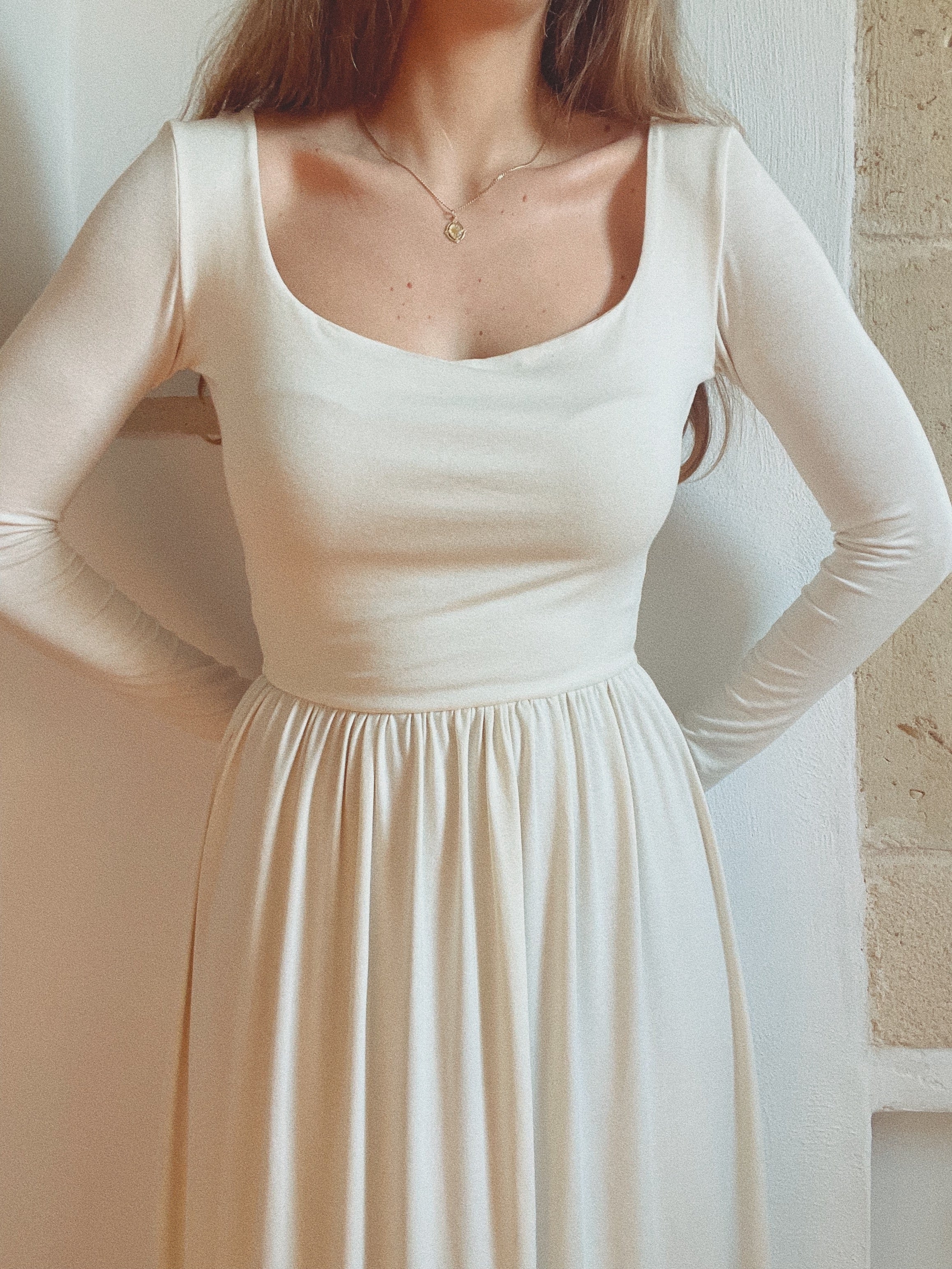 Vestito con scollo quadrato