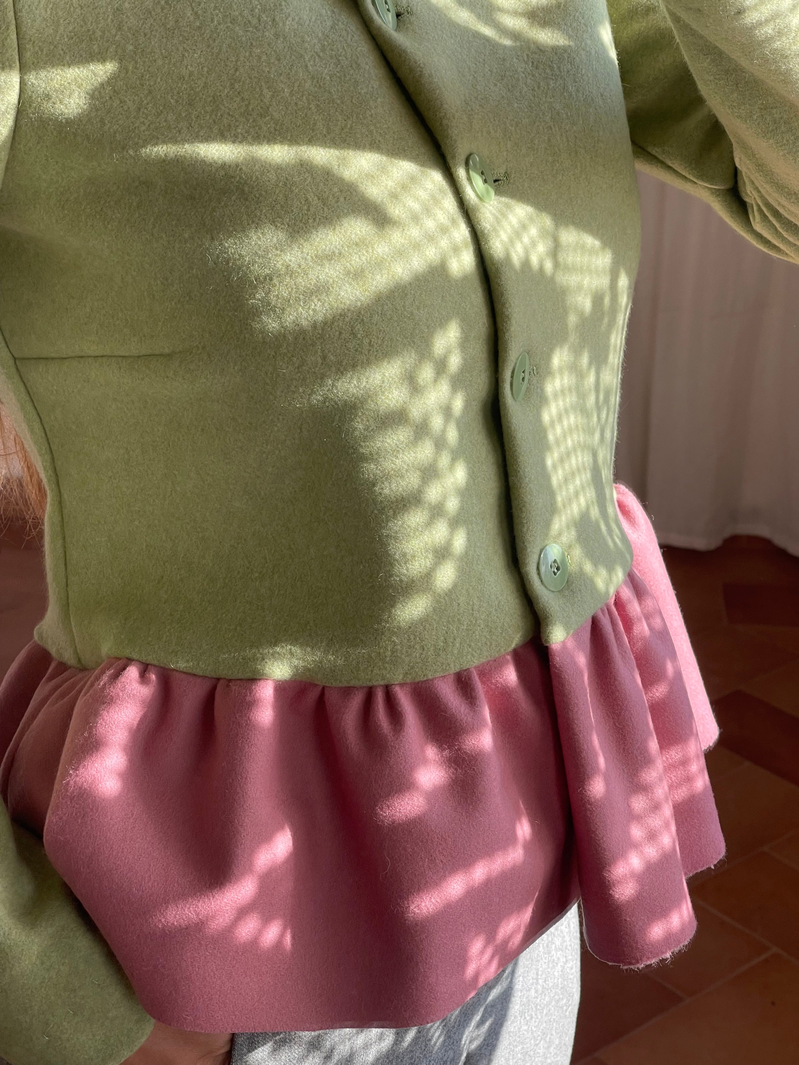 Giacchina con baschina pistacchio e rosa