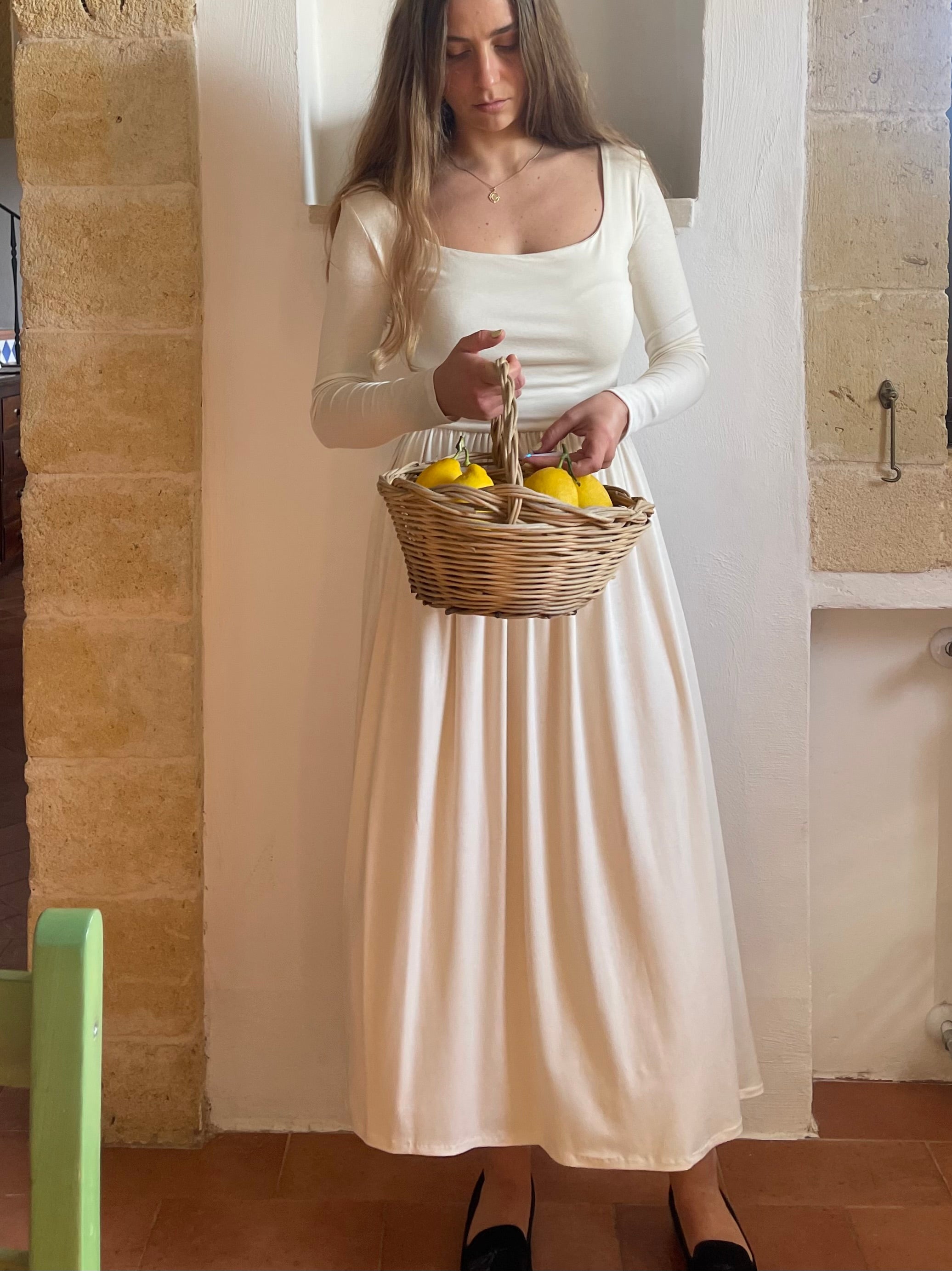 Vestito con scollo quadrato