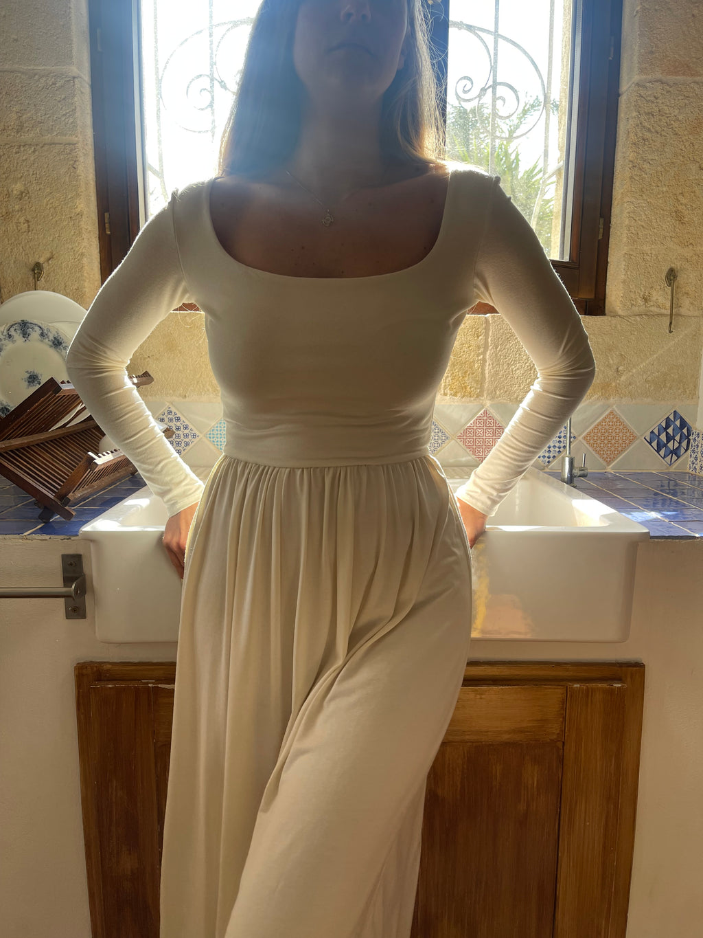 Vestito con scollo quadrato