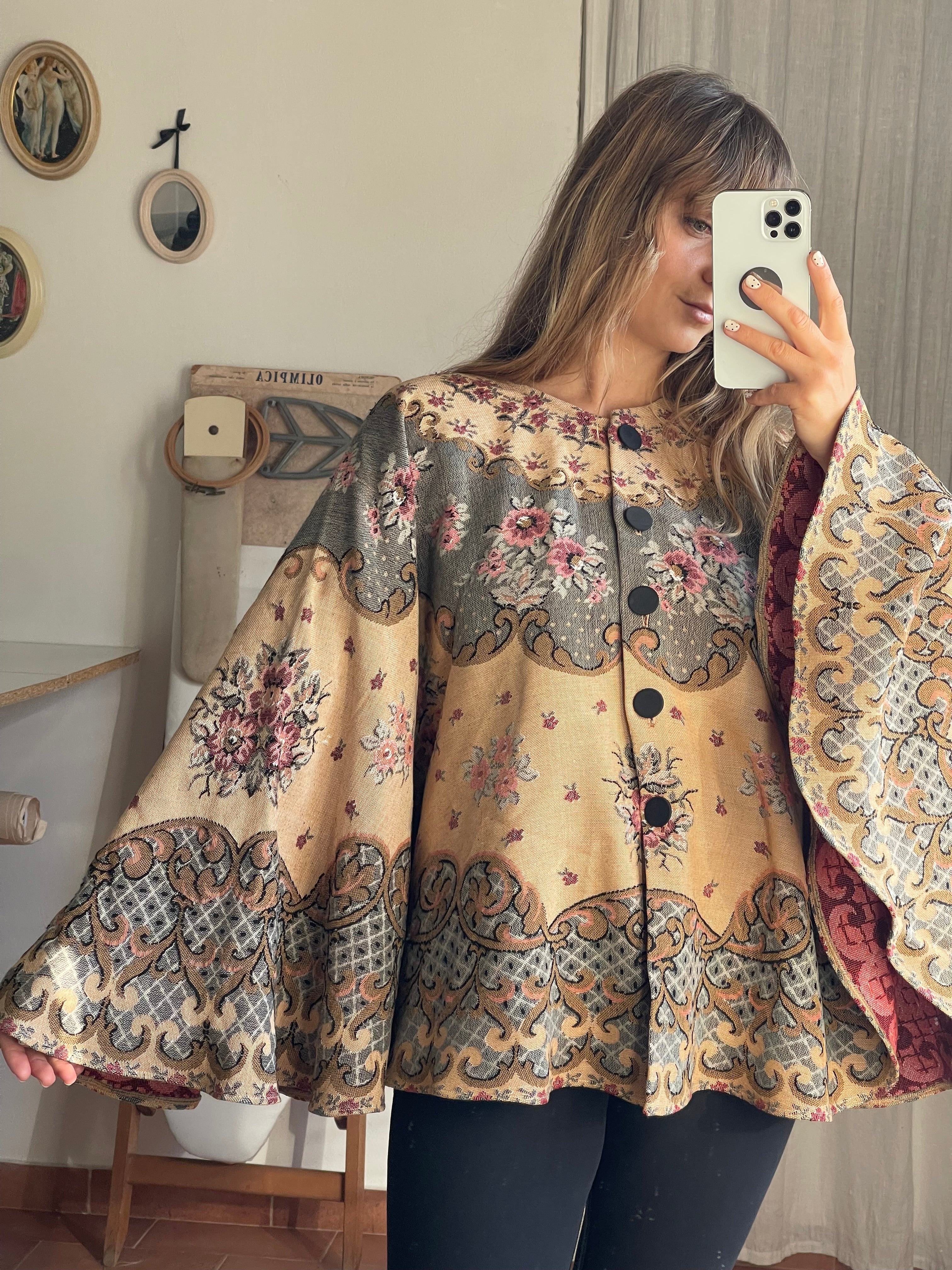 Mantello ampio corto