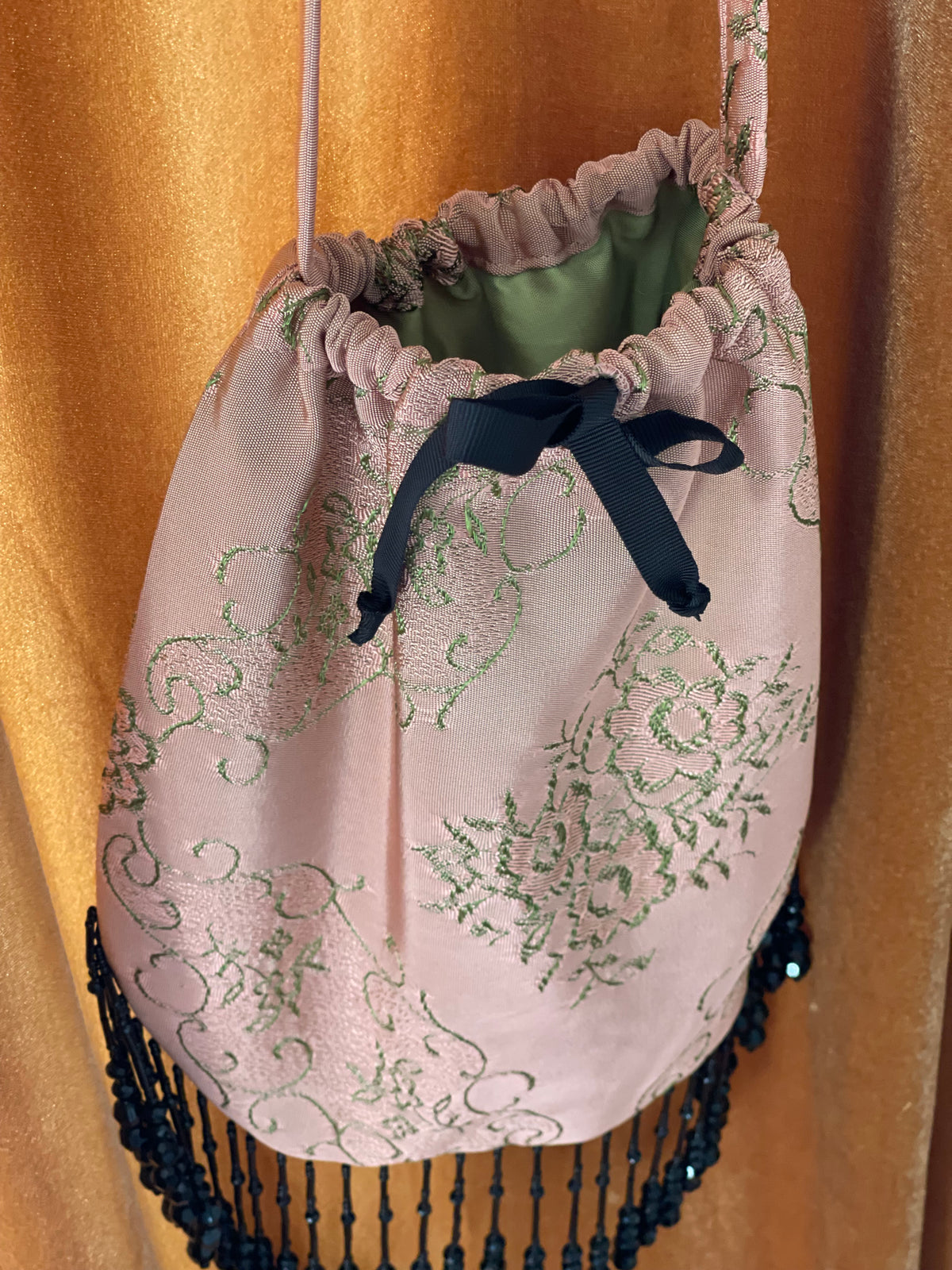 Borsina jacquard con frange perline