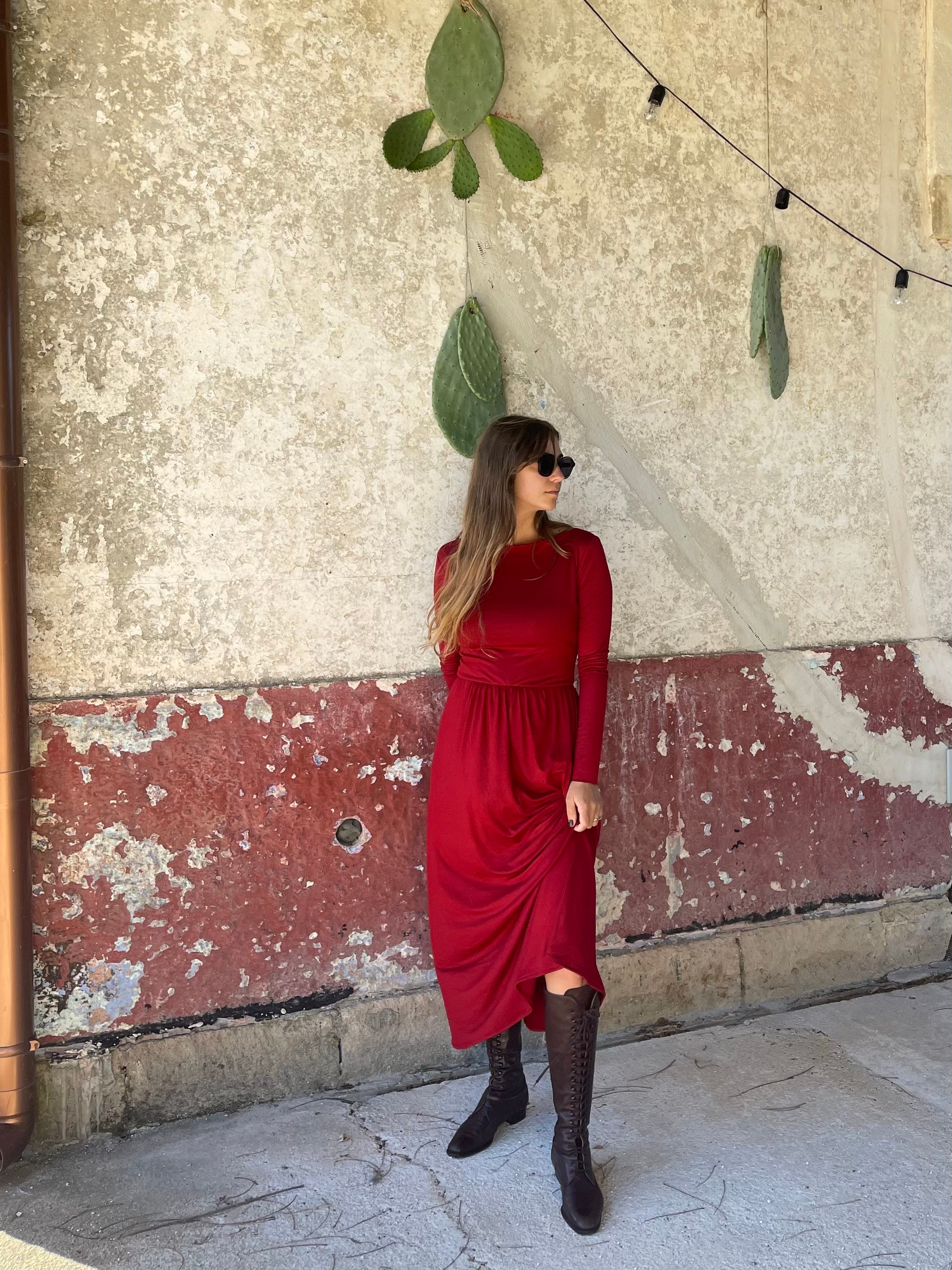 Vestito con scollo quadrato