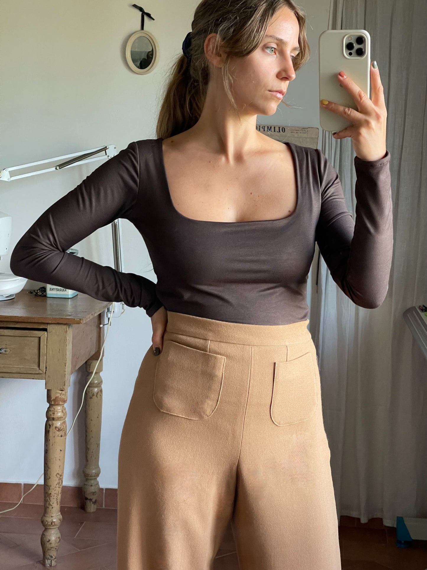 Maglietta con scollo quadrato