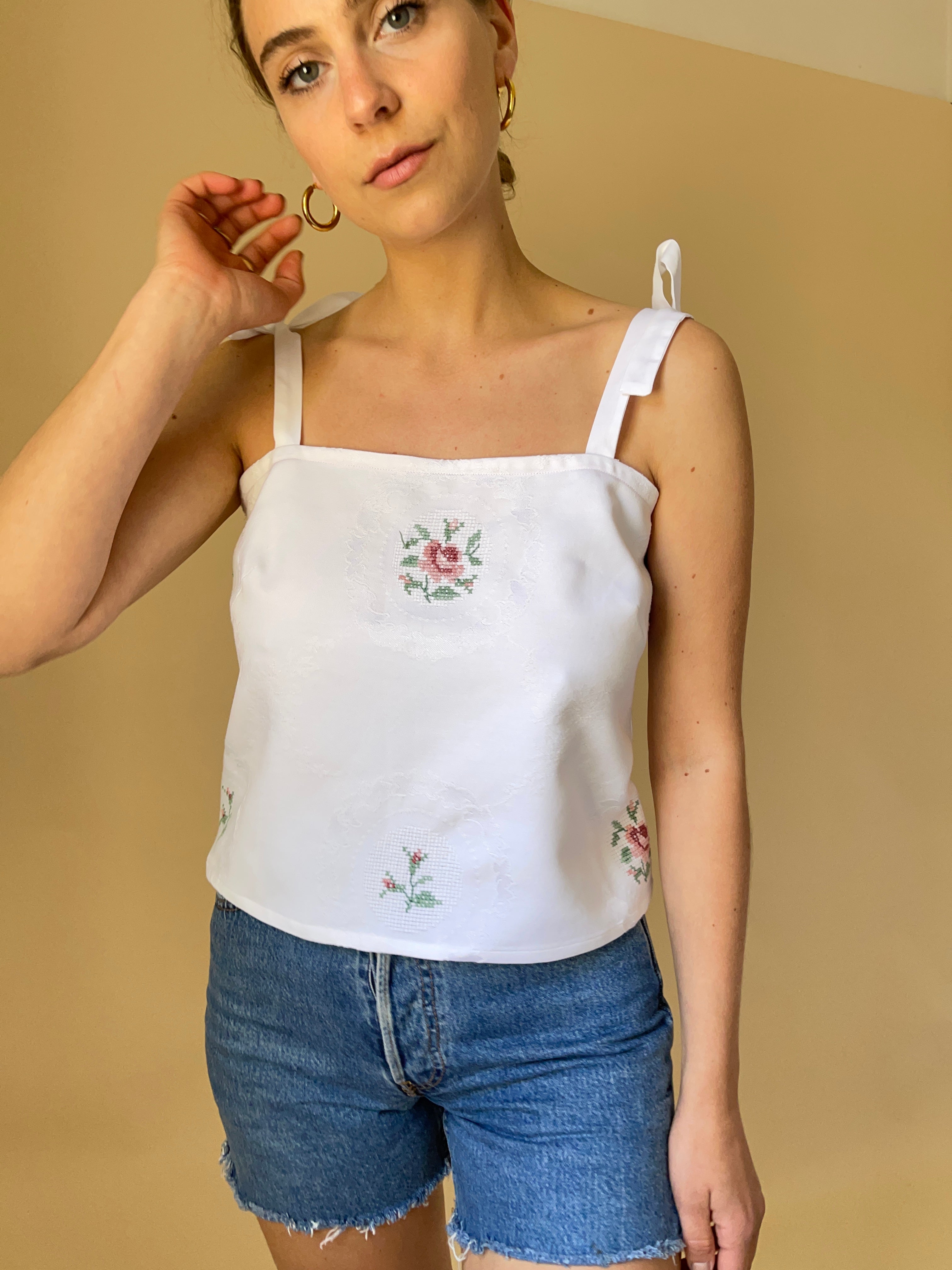 Top SPF cotone ricamato