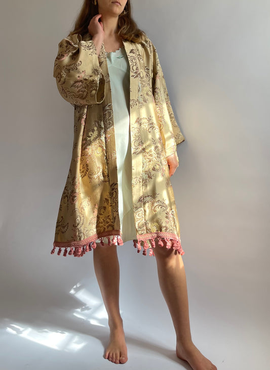 Kimono color beige con passamaneria