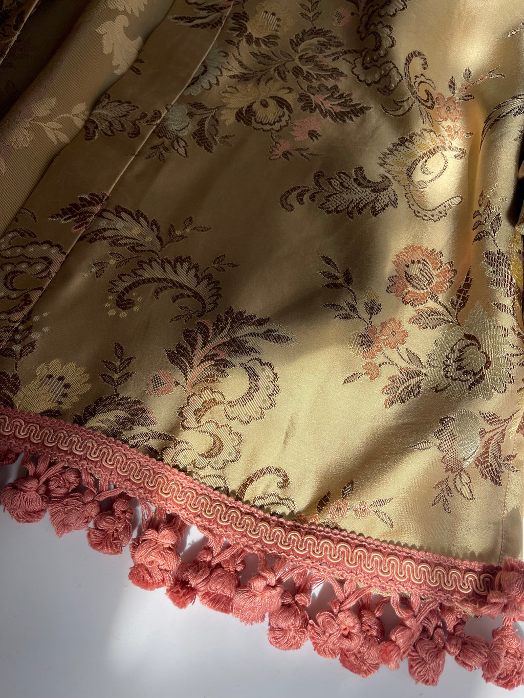 Kimono color beige con passamaneria