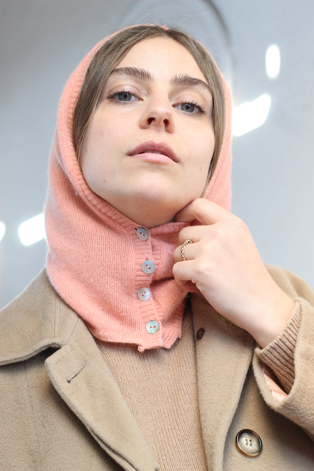 Balaclava rosa pesca con bottoni