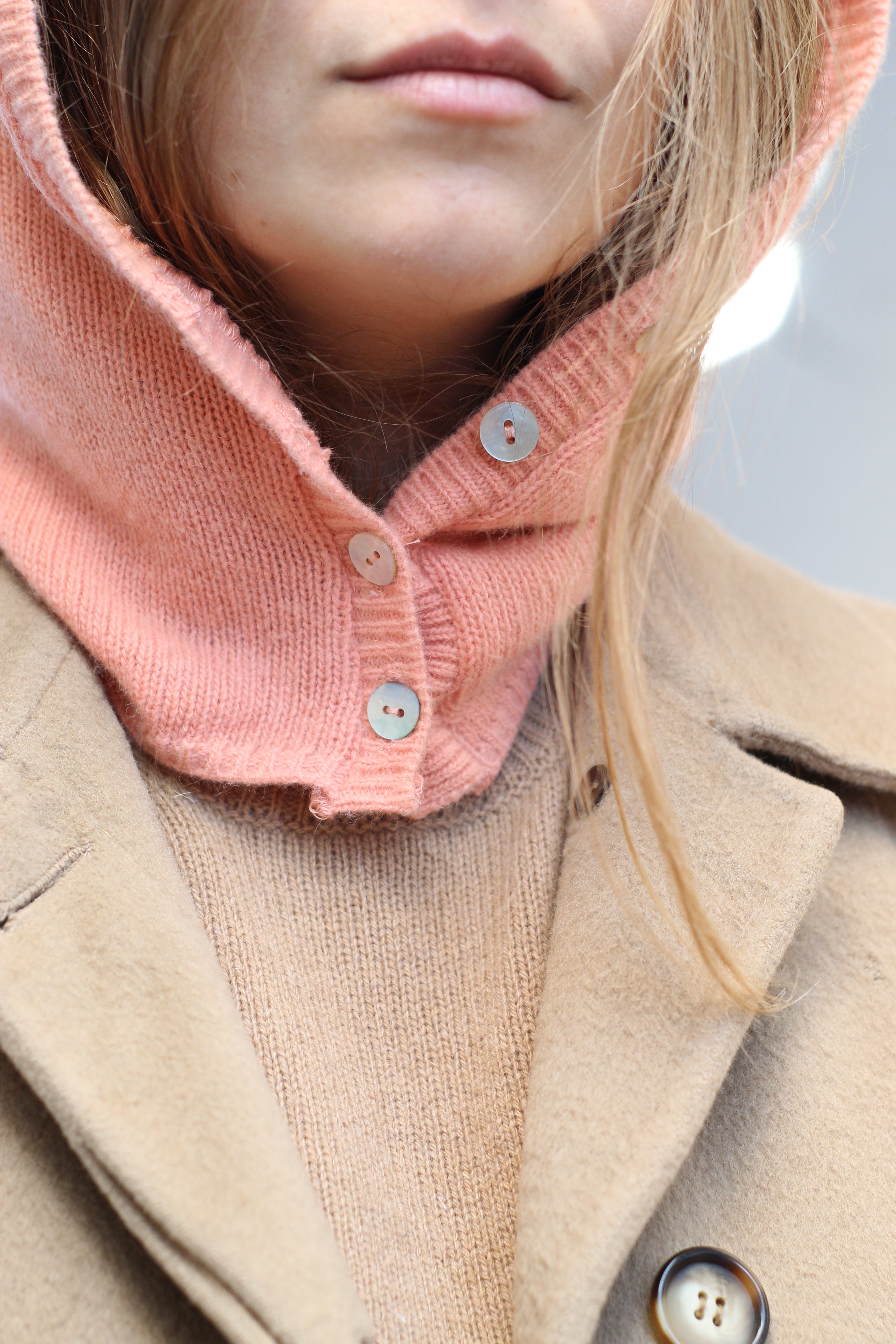 Balaclava rosa pesca con bottoni