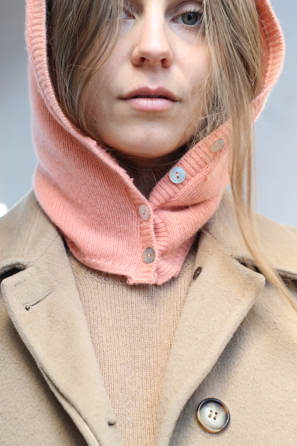 Balaclava rosa pesca con bottoni