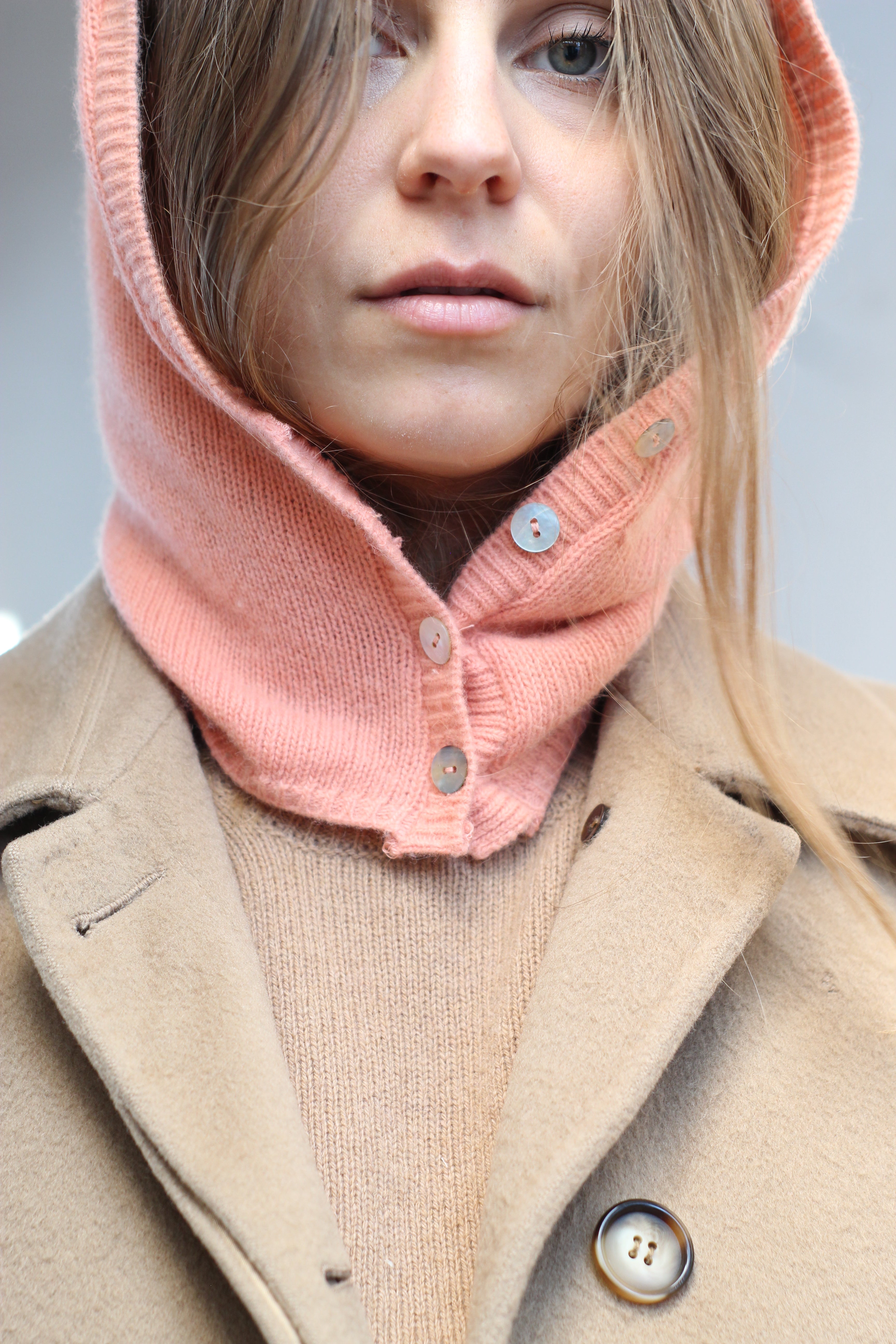 Balaclava rosa pesca con bottoni